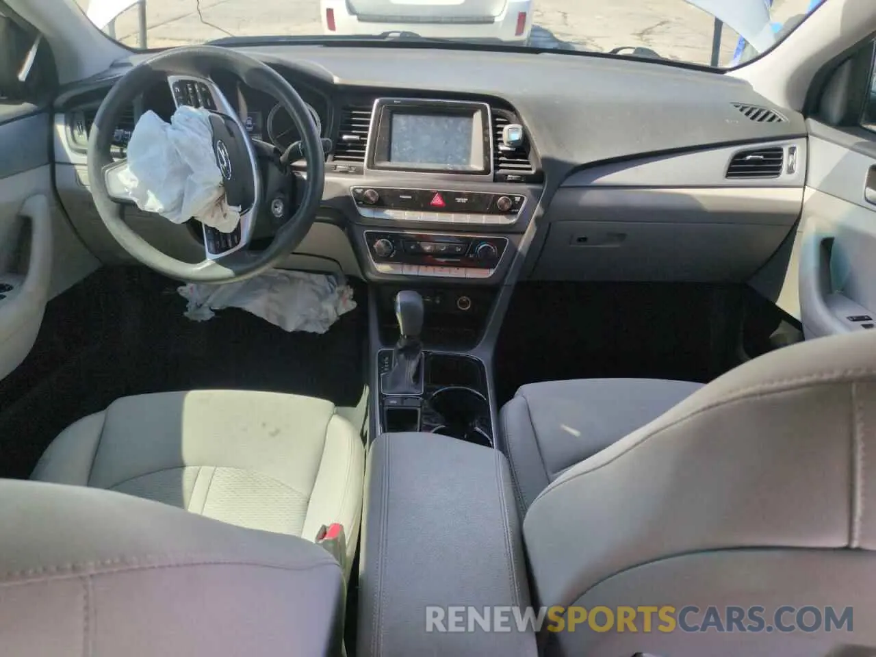 8 Photograph of a damaged car 5NPE24AF5KH759372 HYUNDAI SONATA 2019