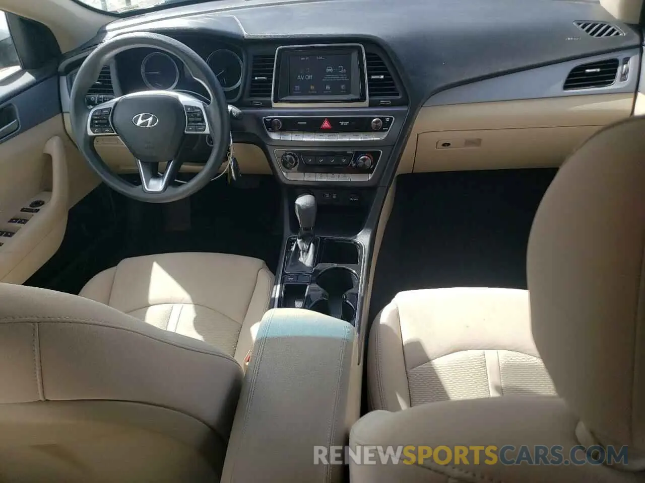 8 Photograph of a damaged car 5NPE24AF5KH759498 HYUNDAI SONATA 2019