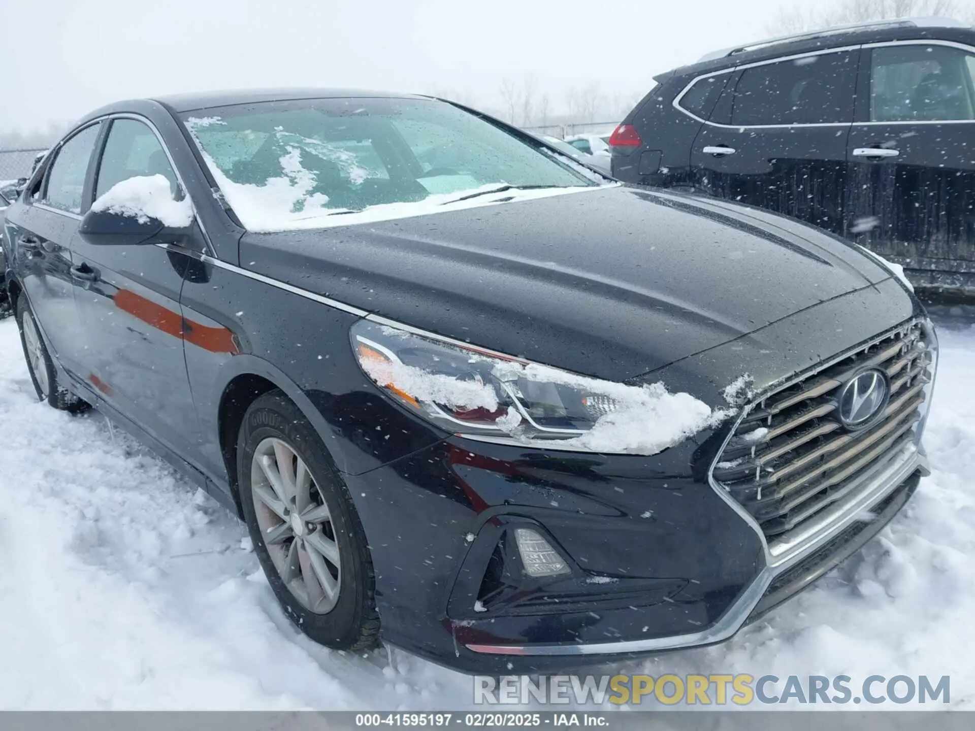 1 Photograph of a damaged car 5NPE24AF5KH765804 HYUNDAI SONATA 2019