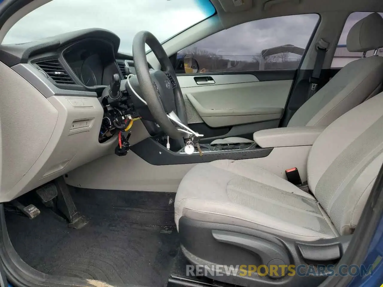 7 Photograph of a damaged car 5NPE24AF5KH768475 HYUNDAI SONATA 2019