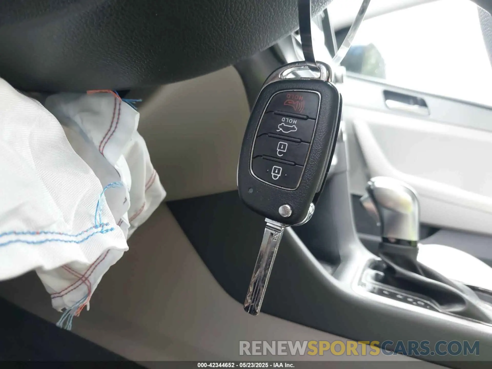 11 Photograph of a damaged car 5NPE24AF5KH790573 HYUNDAI SONATA 2019