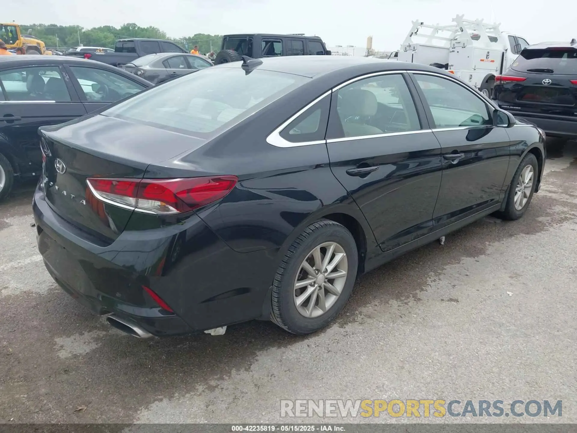 4 Фотография поврежденного автомобиля 5NPE24AF5KH805900 HYUNDAI SONATA 2019