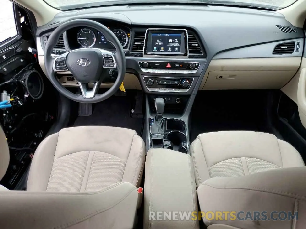 8 Photograph of a damaged car 5NPE24AF5KH806898 HYUNDAI SONATA 2019