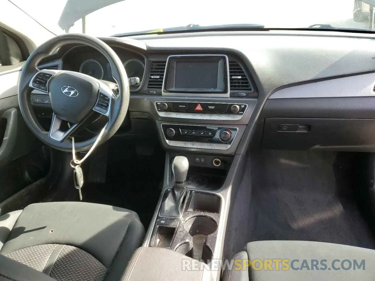 8 Photograph of a damaged car 5NPE24AF6KH745030 HYUNDAI SONATA 2019