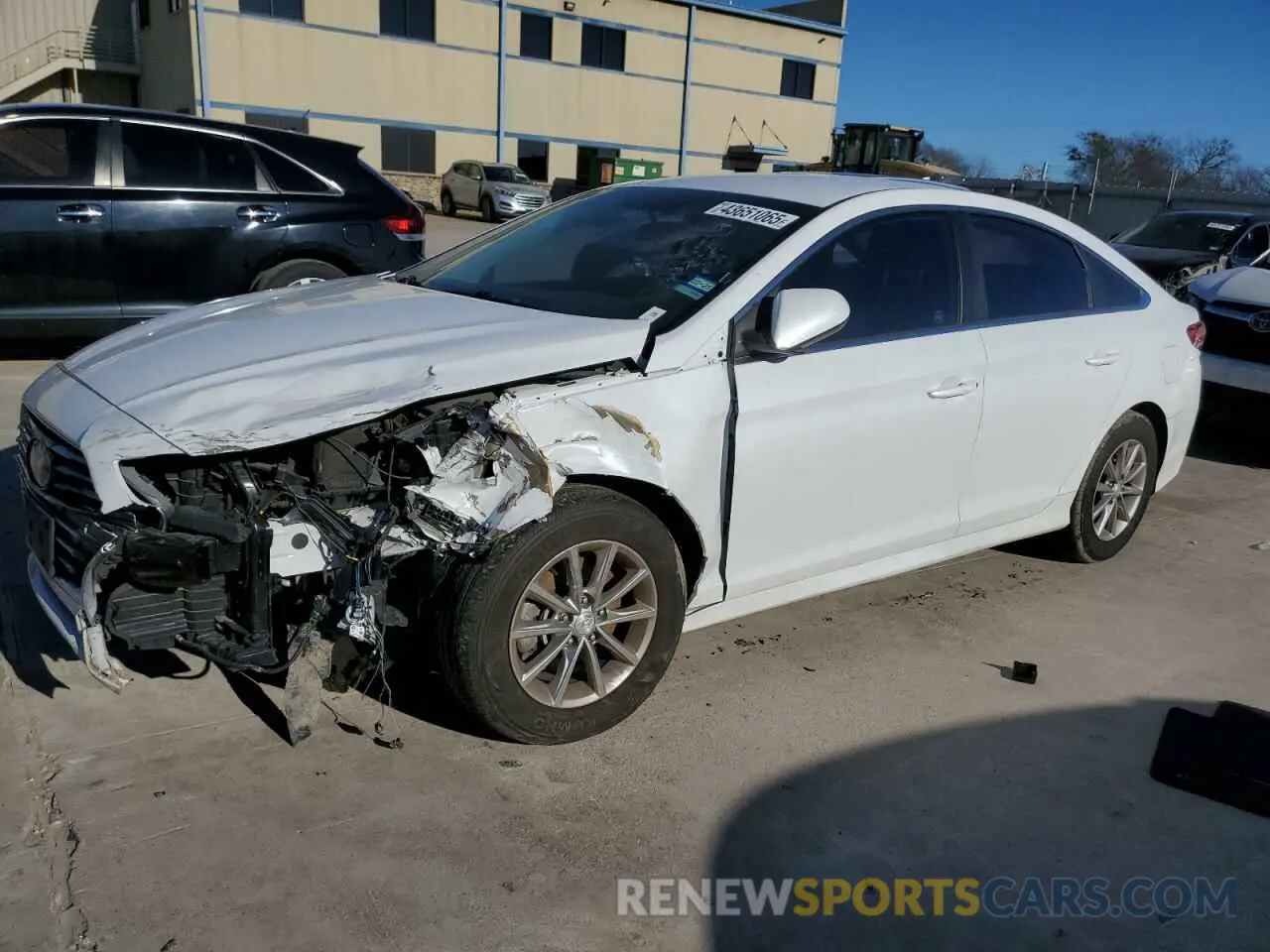 1 Photograph of a damaged car 5NPE24AF6KH748347 HYUNDAI SONATA 2019