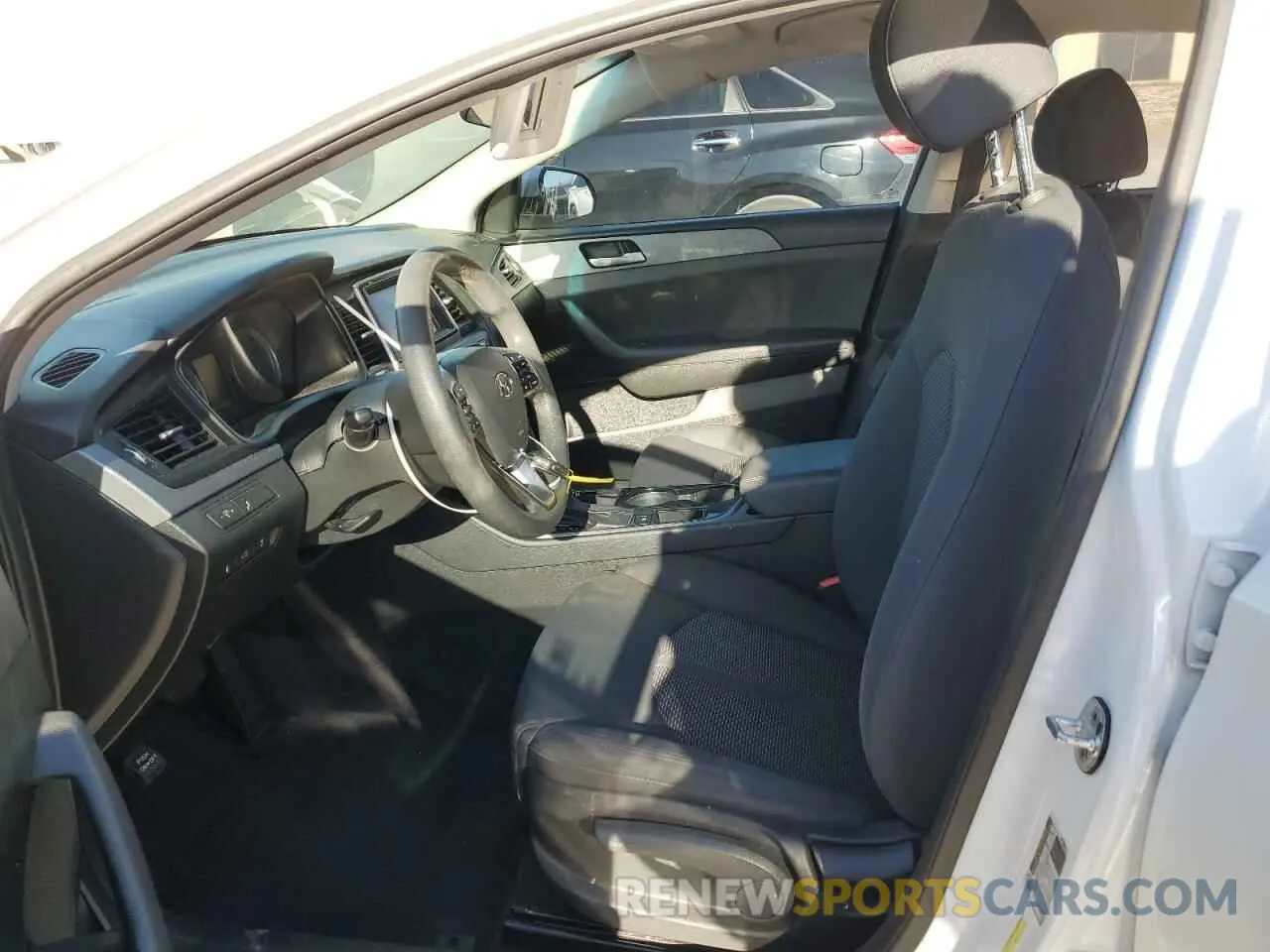 7 Photograph of a damaged car 5NPE24AF6KH748347 HYUNDAI SONATA 2019