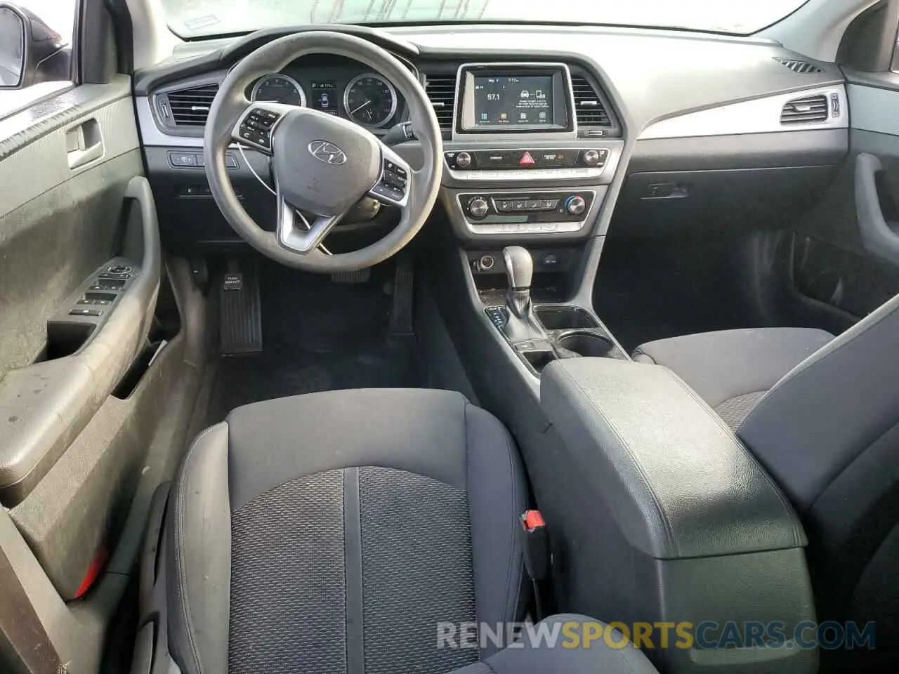 8 Photograph of a damaged car 5NPE24AF6KH748543 HYUNDAI SONATA 2019