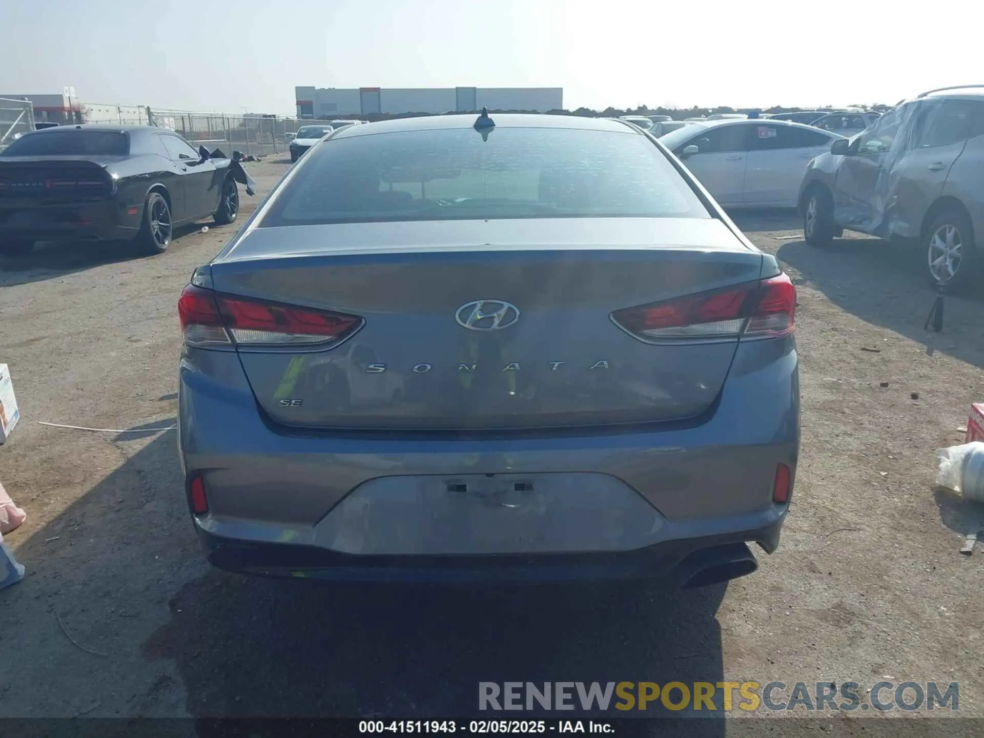 16 Photograph of a damaged car 5NPE24AF6KH750034 HYUNDAI SONATA 2019