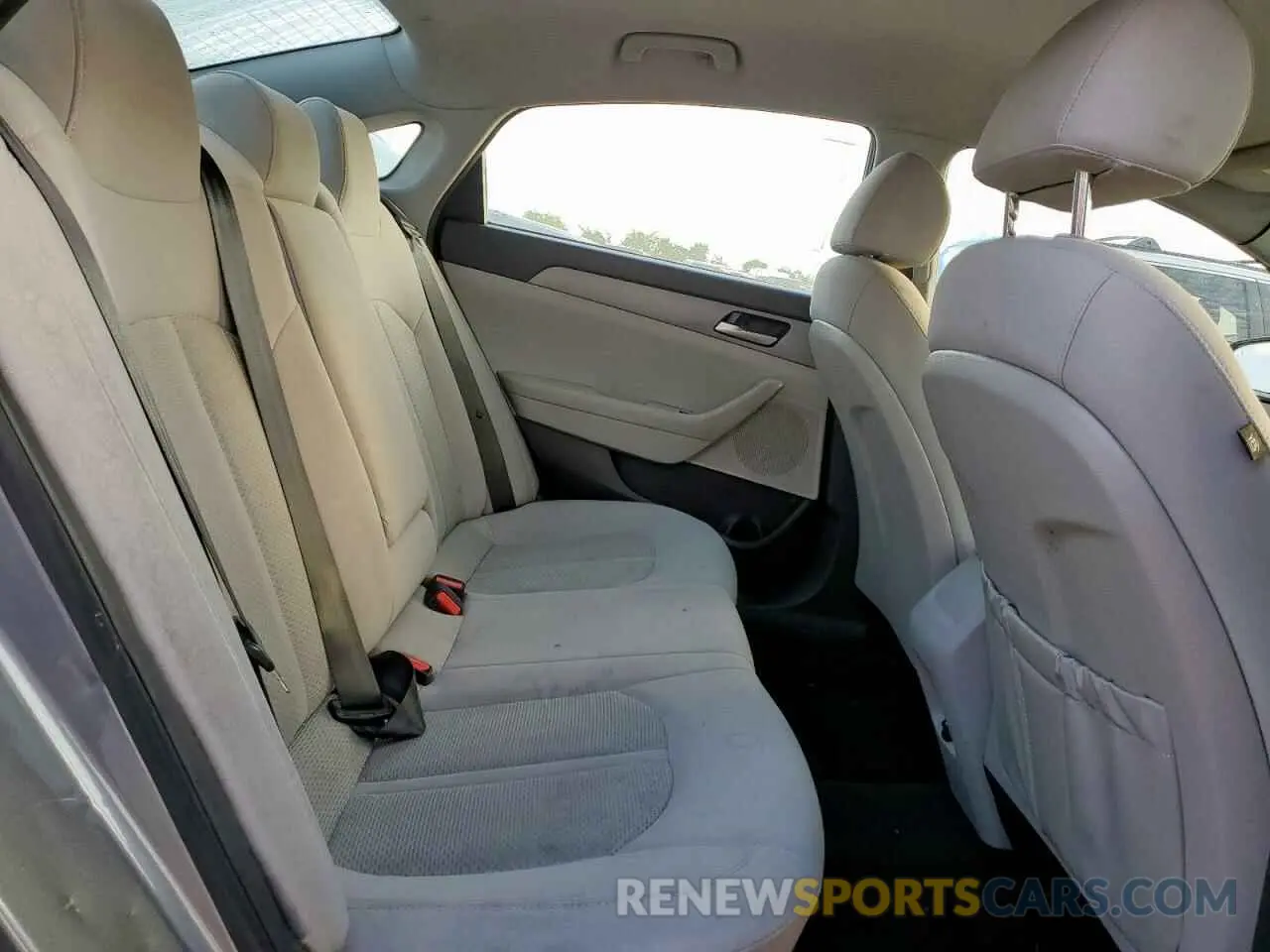 10 Photograph of a damaged car 5NPE24AF6KH776410 HYUNDAI SONATA 2019