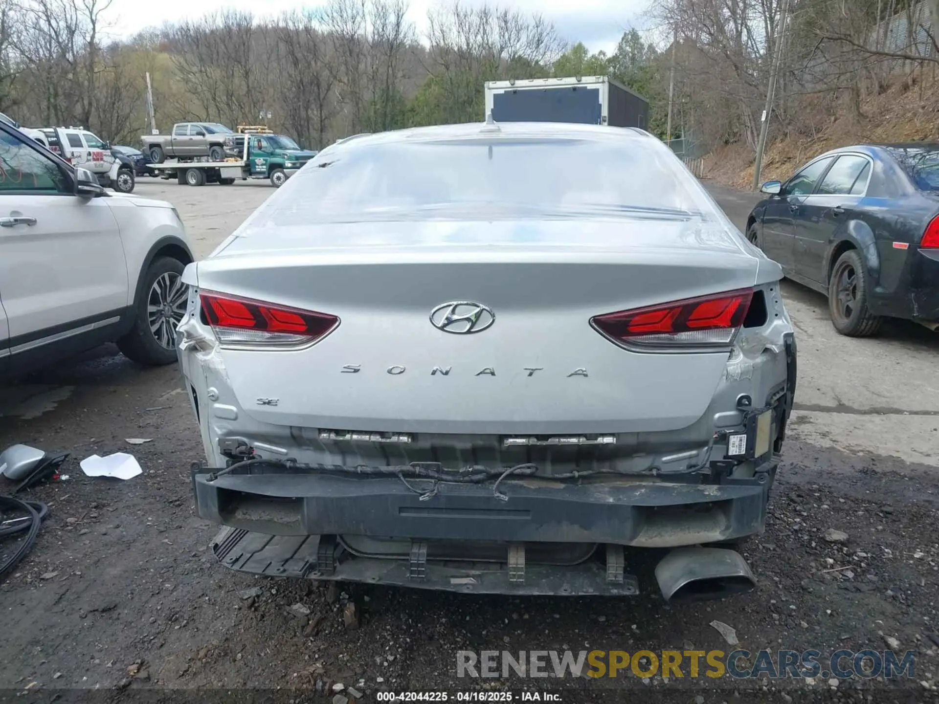 17 Photograph of a damaged car 5NPE24AF6KH815674 HYUNDAI SONATA 2019