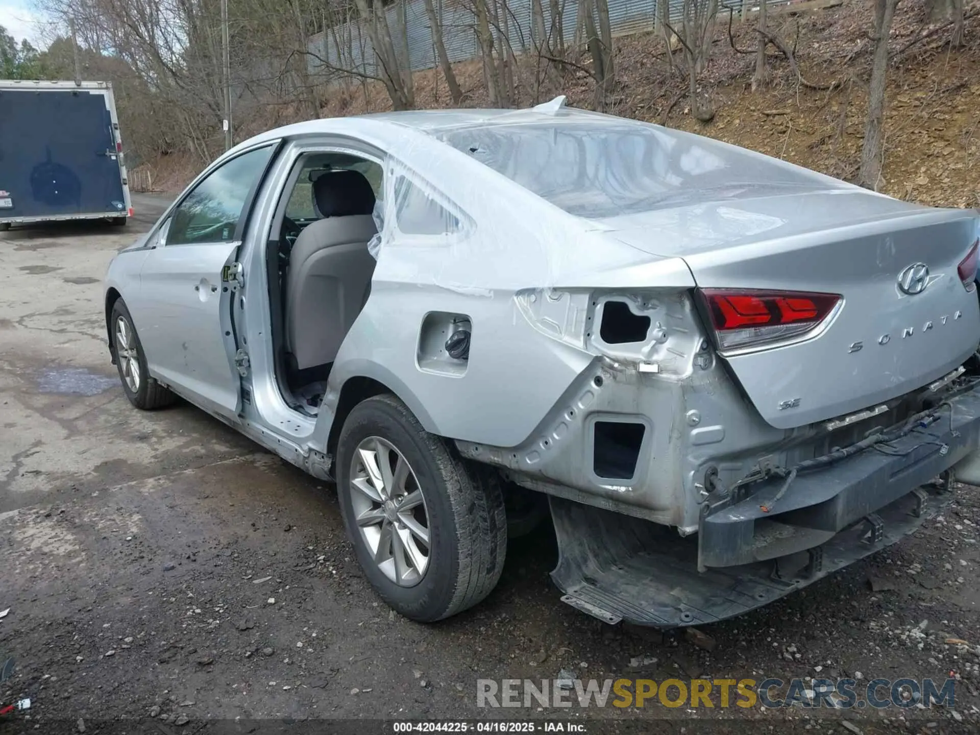 6 Photograph of a damaged car 5NPE24AF6KH815674 HYUNDAI SONATA 2019
