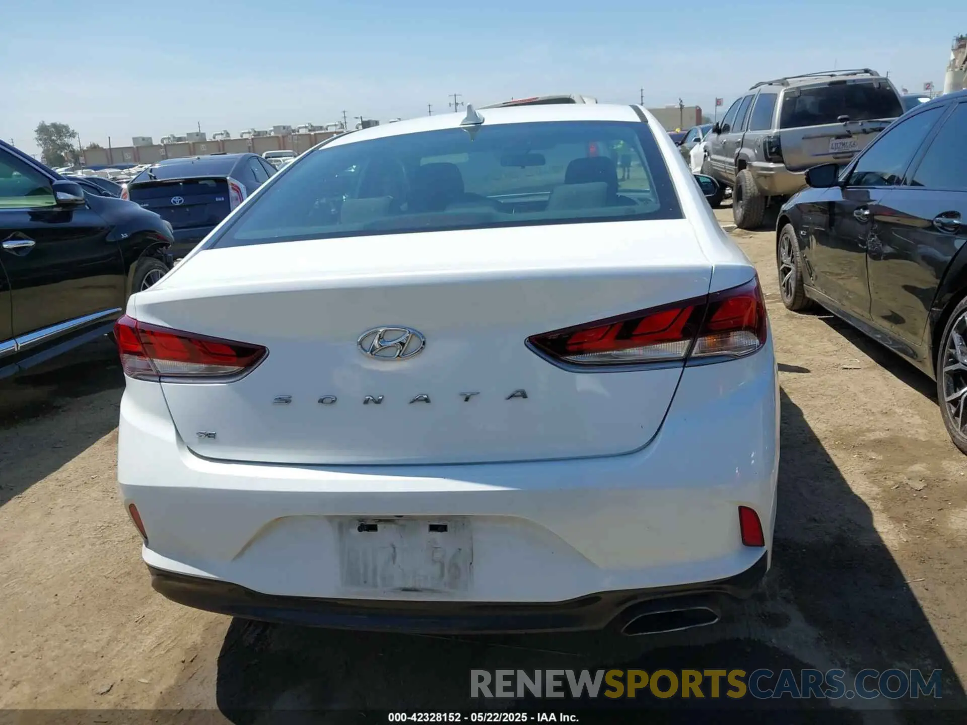 16 Photograph of a damaged car 5NPE24AF7KH736238 HYUNDAI SONATA 2019