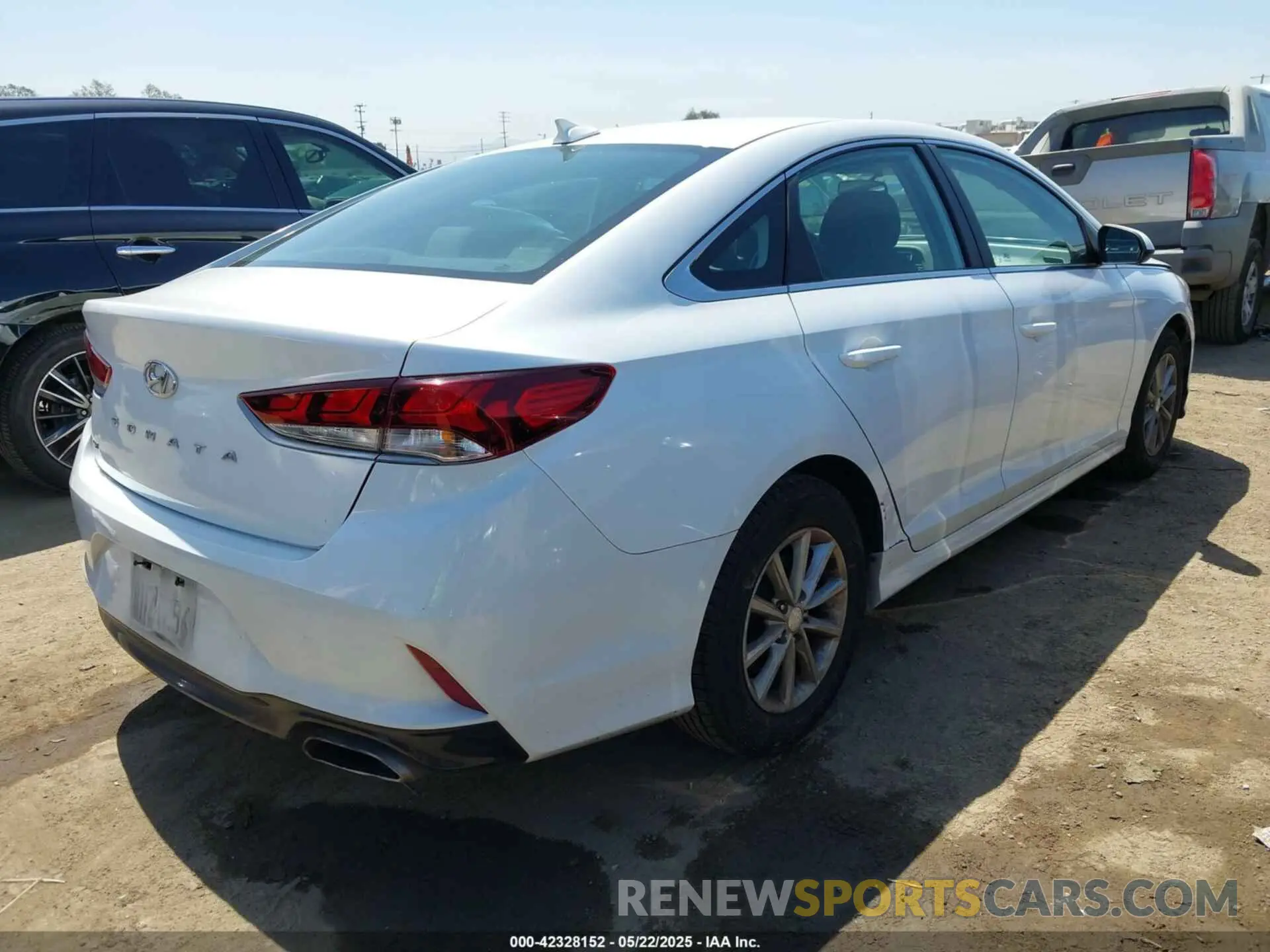 4 Photograph of a damaged car 5NPE24AF7KH736238 HYUNDAI SONATA 2019