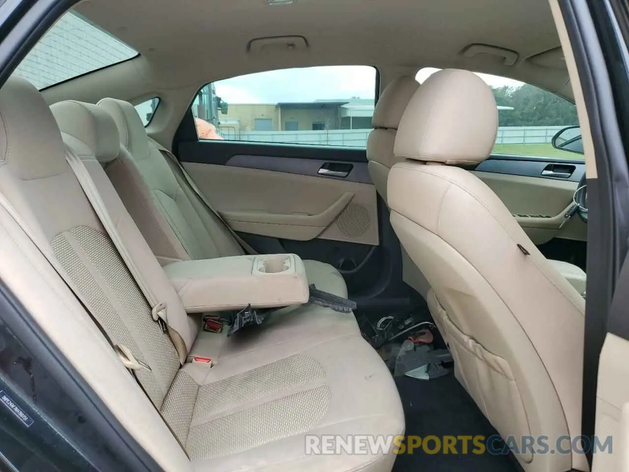 10 Photograph of a damaged car 5NPE24AF7KH760751 HYUNDAI SONATA 2019
