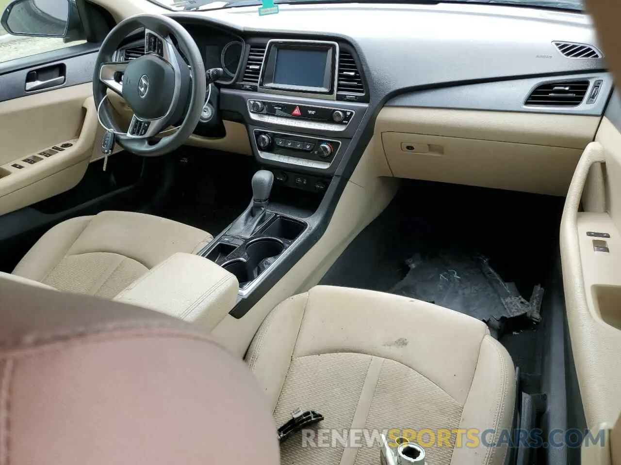 8 Photograph of a damaged car 5NPE24AF7KH760751 HYUNDAI SONATA 2019
