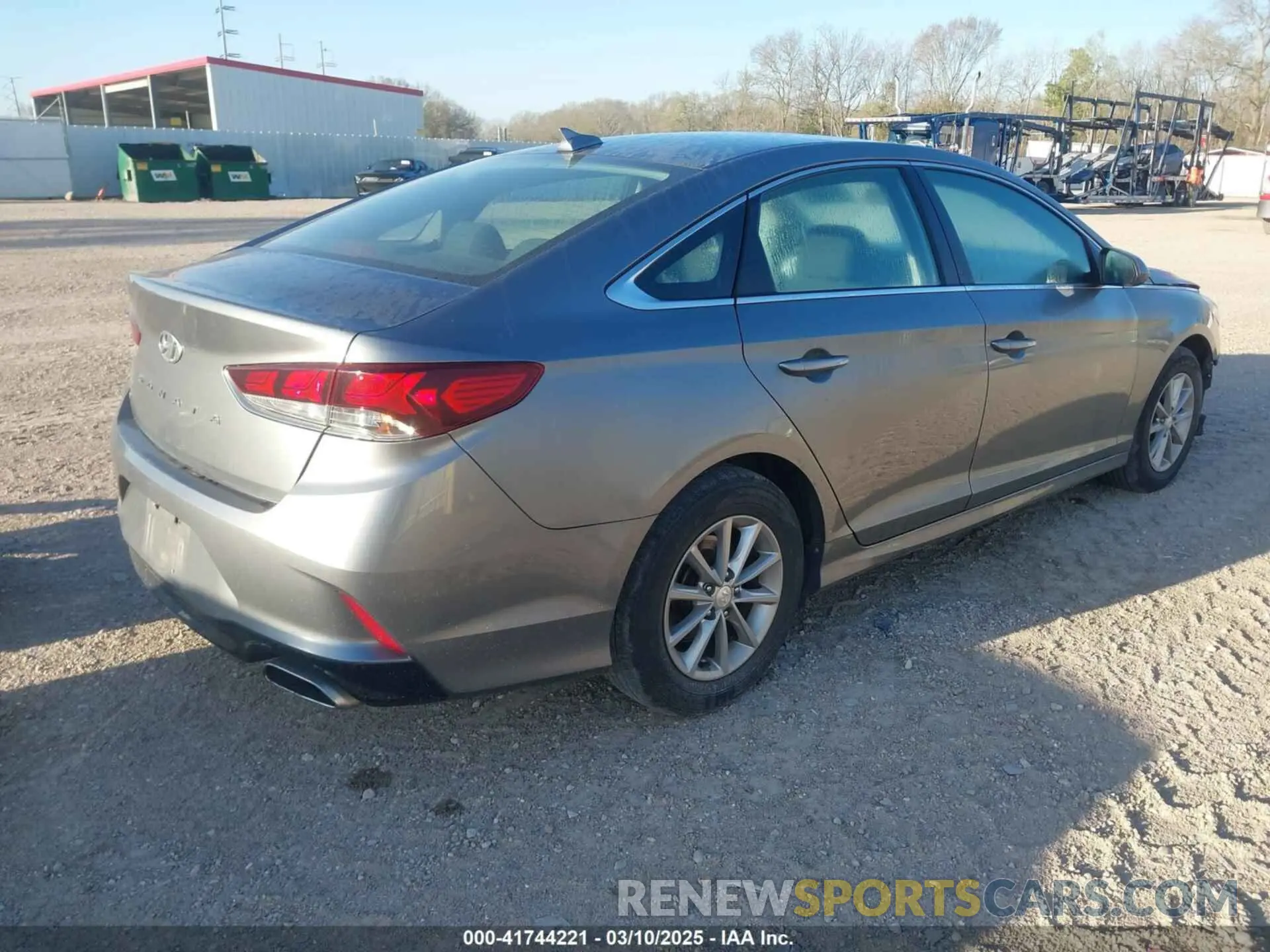4 Photograph of a damaged car 5NPE24AF7KH765660 HYUNDAI SONATA 2019