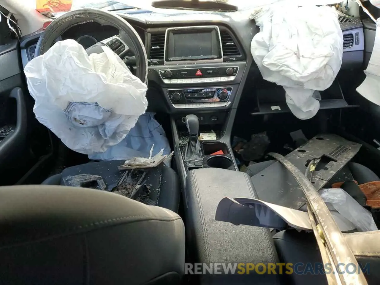 8 Photograph of a damaged car 5NPE24AF7KH801332 HYUNDAI SONATA 2019