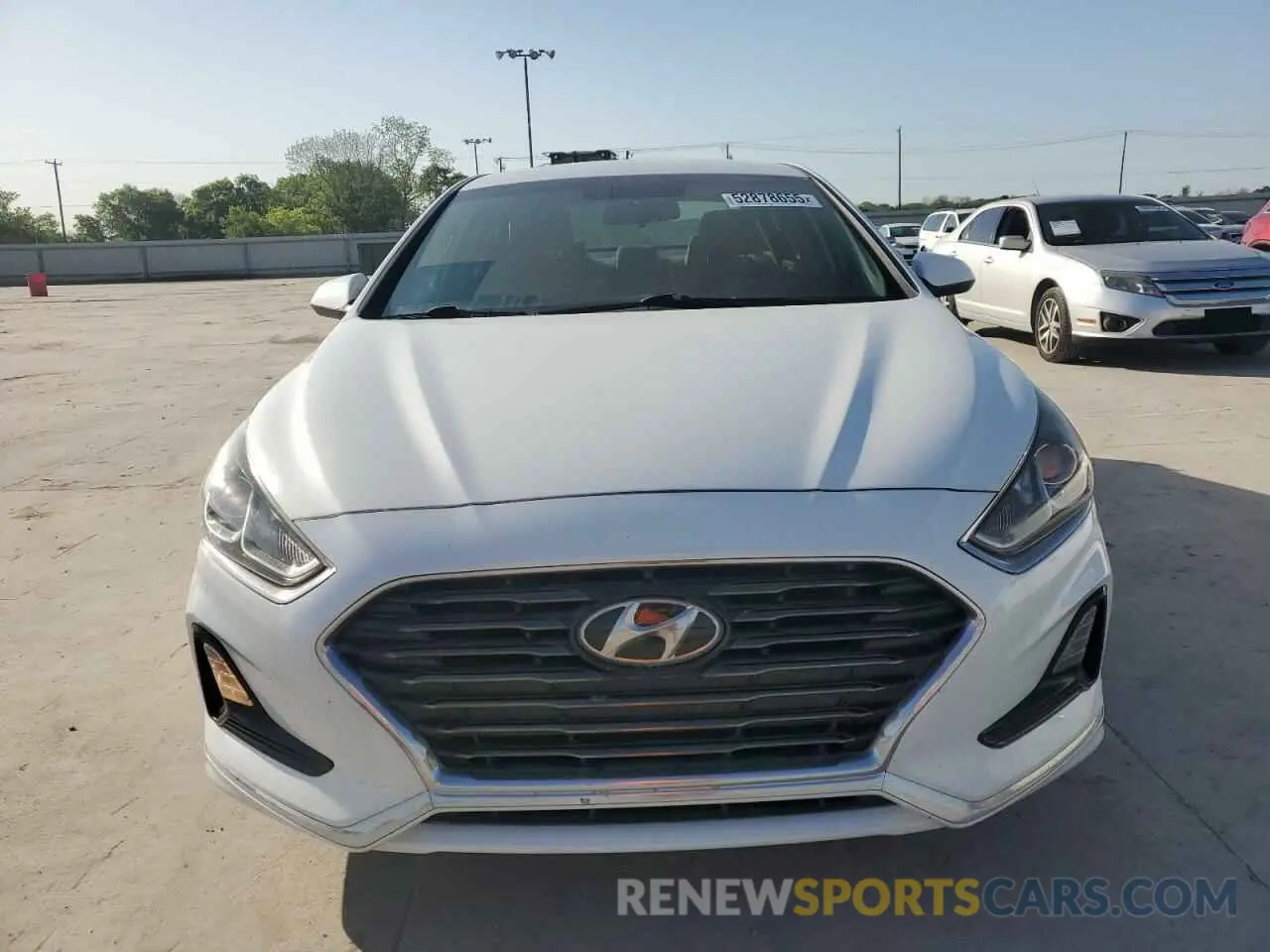 5 Photograph of a damaged car 5NPE24AF7KH812962 HYUNDAI SONATA 2019