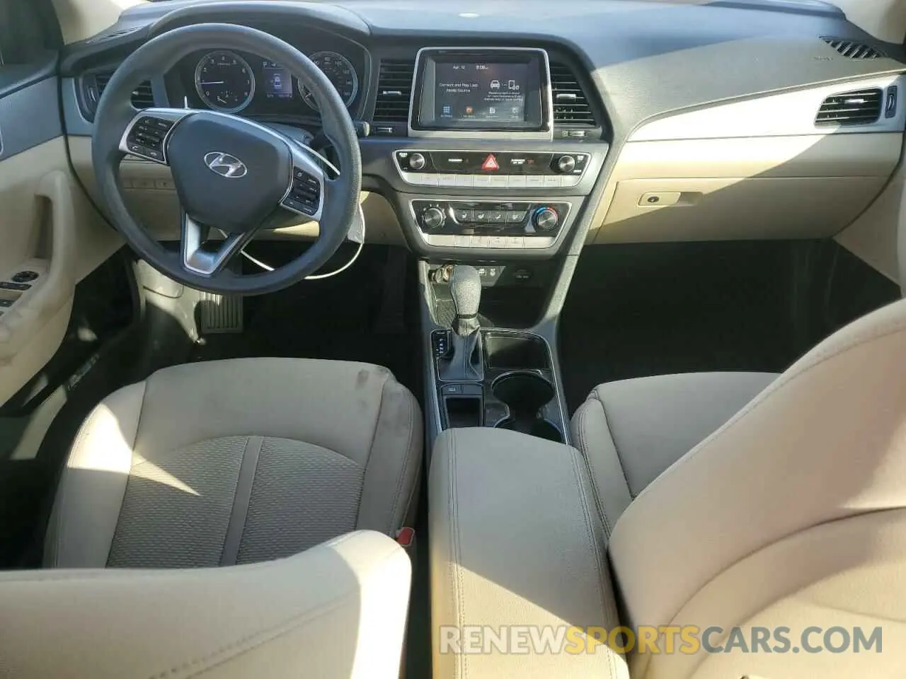 8 Photograph of a damaged car 5NPE24AF7KH812962 HYUNDAI SONATA 2019