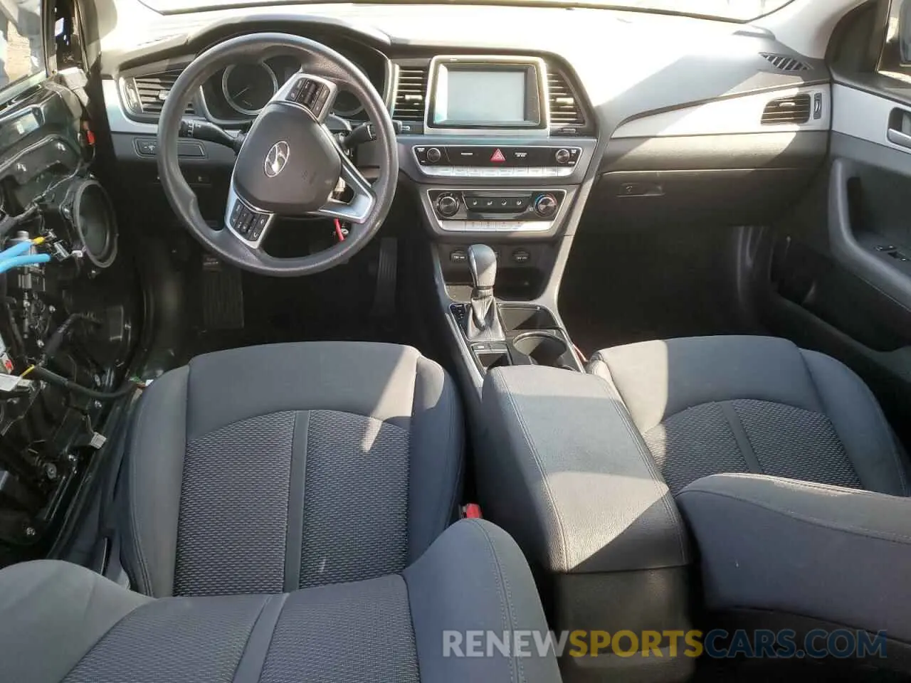 8 Photograph of a damaged car 5NPE24AF7KH816901 HYUNDAI SONATA 2019