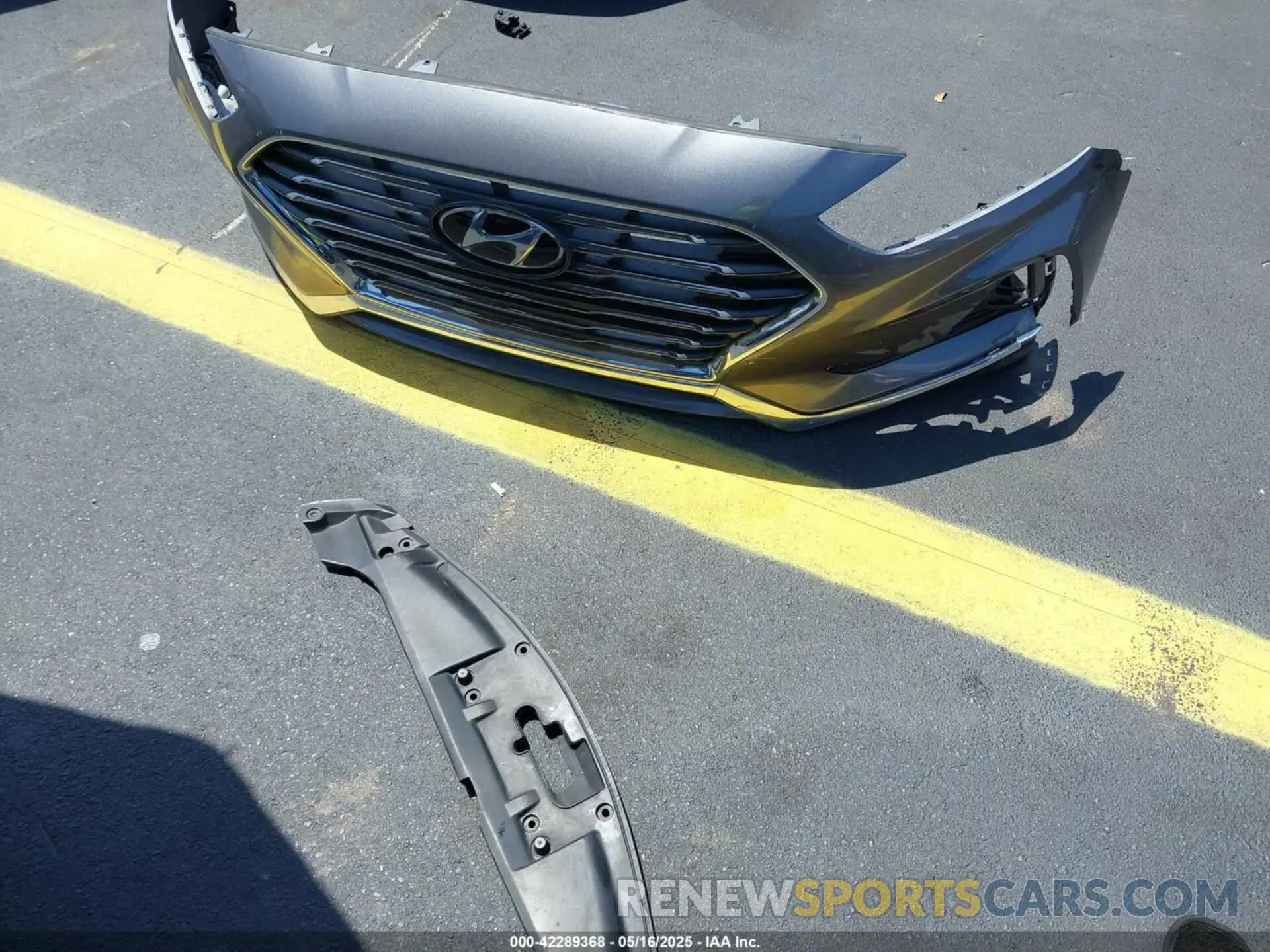 12 Photograph of a damaged car 5NPE24AF7KH819538 HYUNDAI SONATA 2019