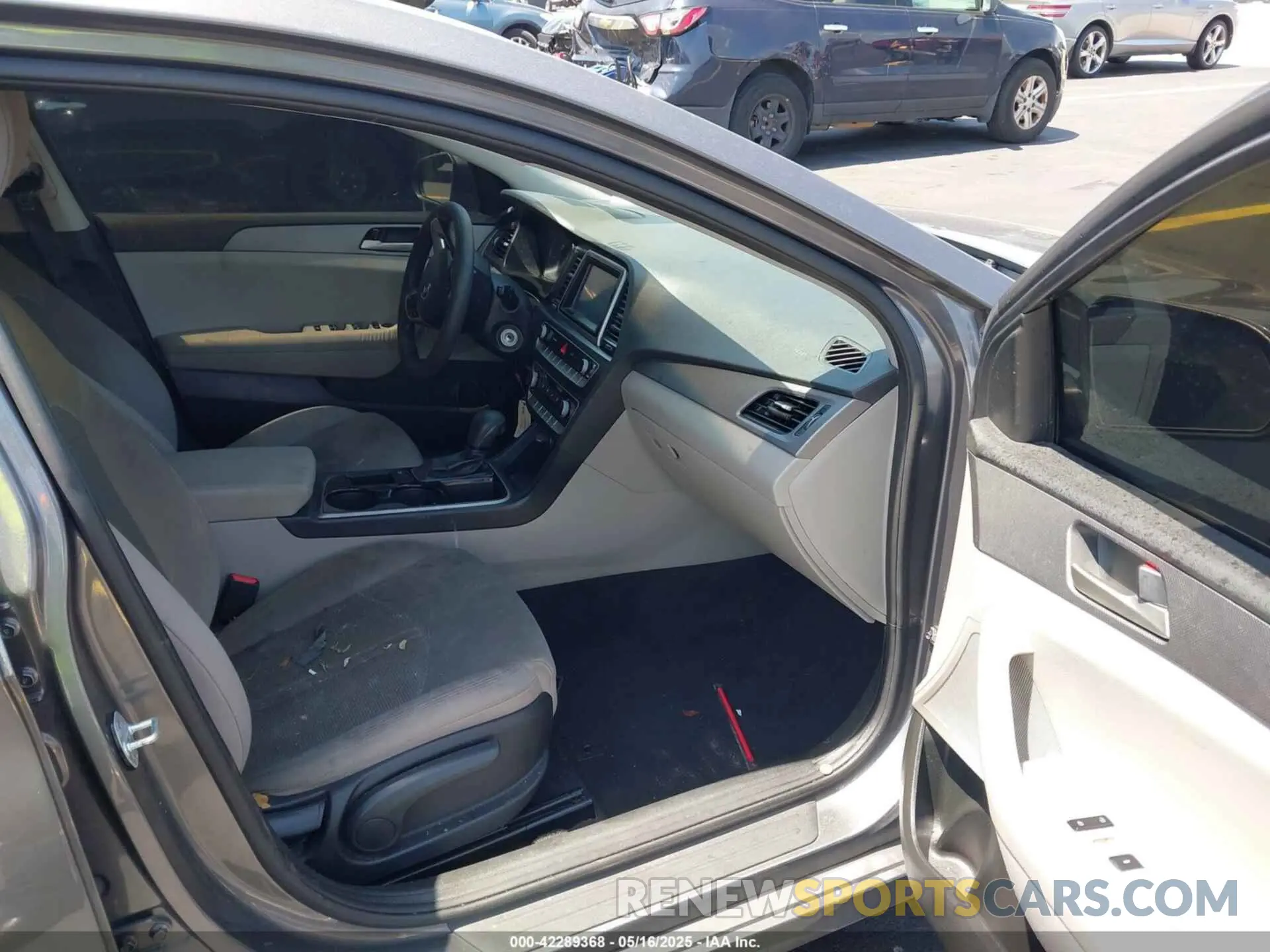 5 Photograph of a damaged car 5NPE24AF7KH819538 HYUNDAI SONATA 2019