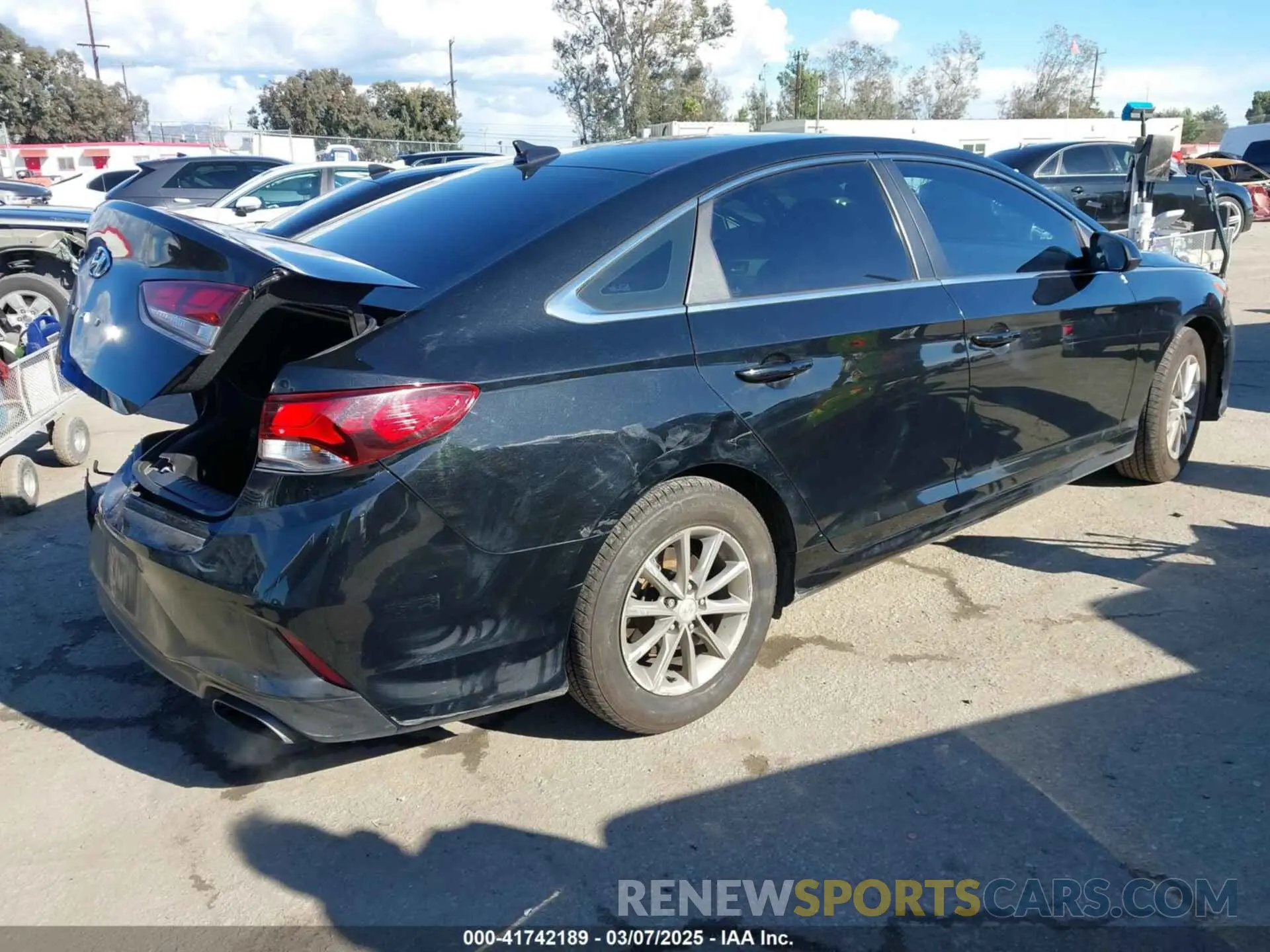 4 Photograph of a damaged car 5NPE24AF7KH820155 HYUNDAI SONATA 2019