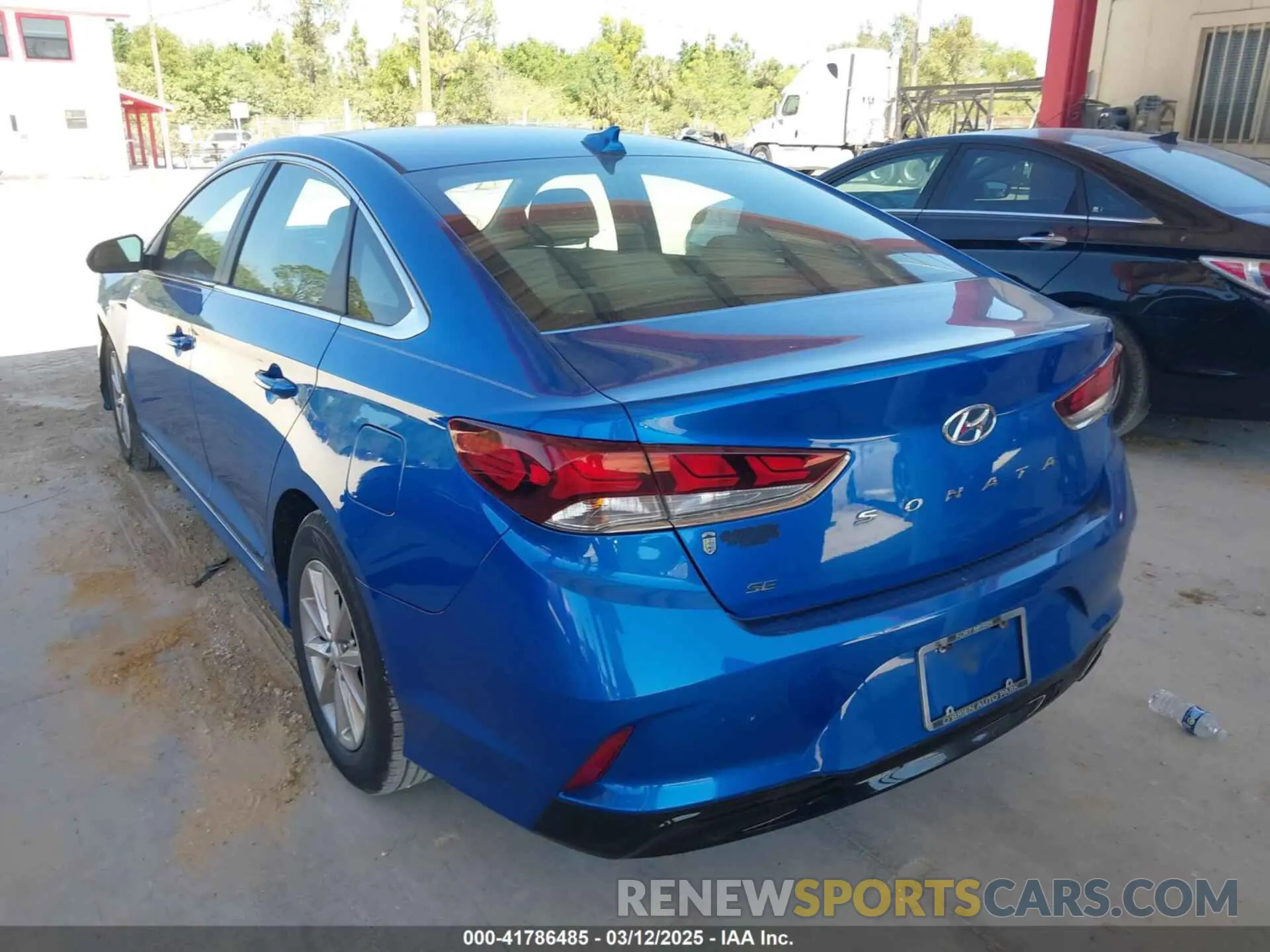 3 Photograph of a damaged car 5NPE24AF8KH755400 HYUNDAI SONATA 2019