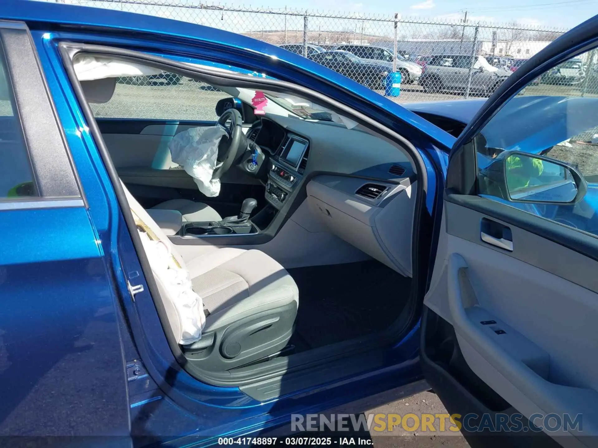 5 Photograph of a damaged car 5NPE24AF8KH802859 HYUNDAI SONATA 2019
