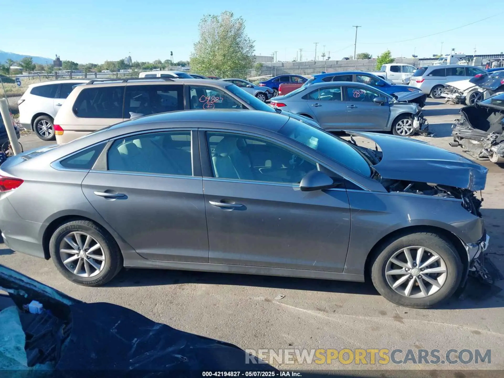 14 Фотография поврежденного автомобиля 5NPE24AF8KH810752 HYUNDAI SONATA 2019