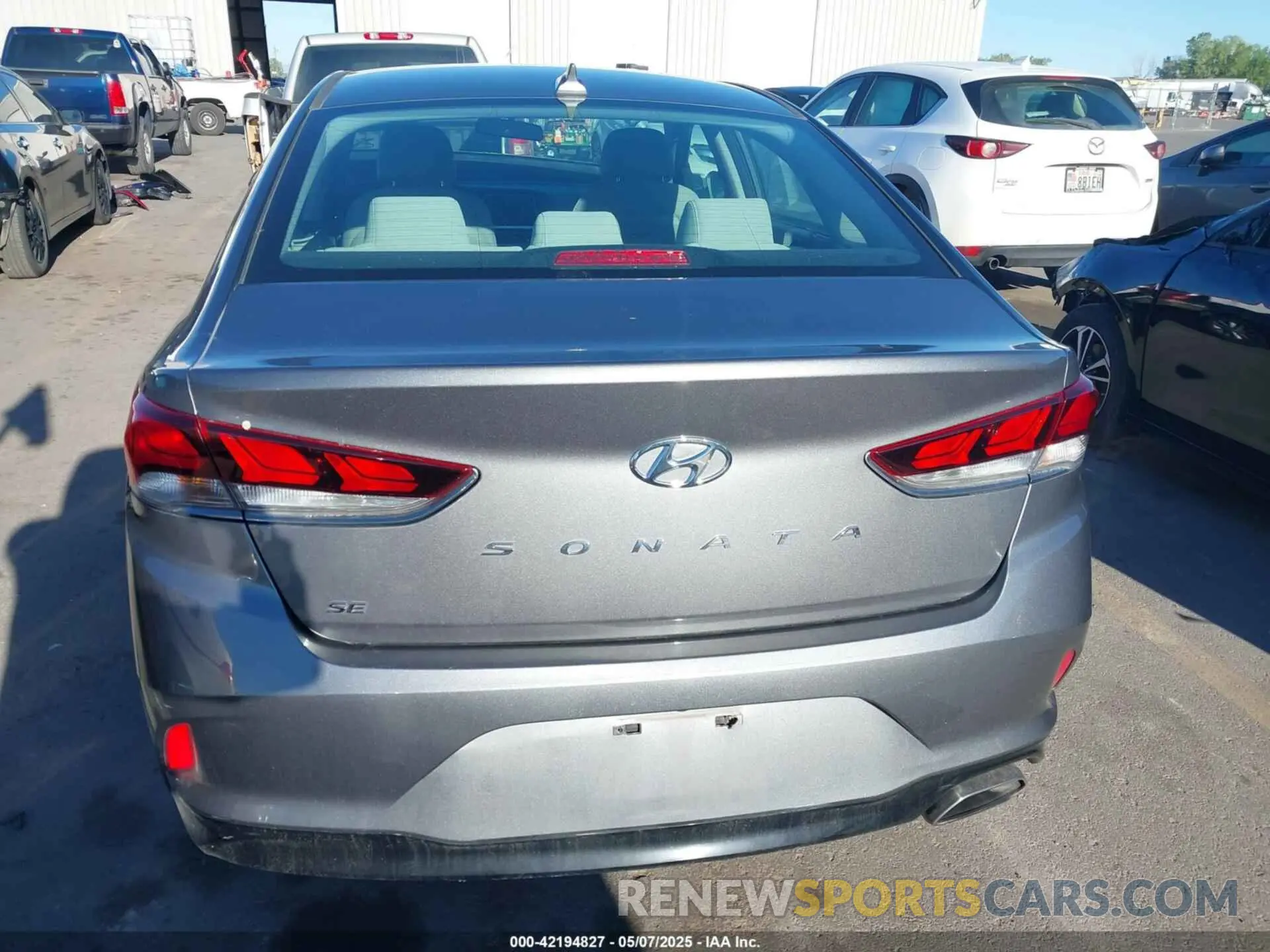 17 Фотография поврежденного автомобиля 5NPE24AF8KH810752 HYUNDAI SONATA 2019