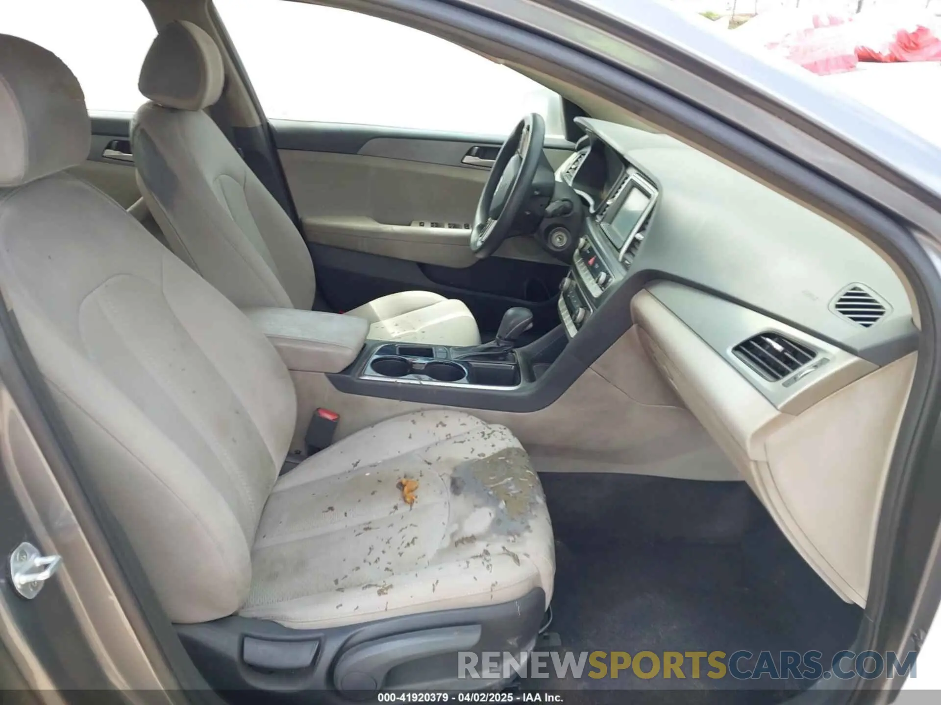 5 Фотография поврежденного автомобиля 5NPE24AF9KH742445 HYUNDAI SONATA 2019