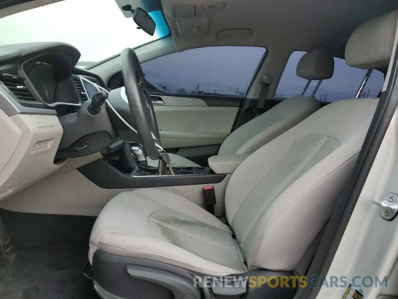 7 Фотография поврежденного автомобиля 5NPE24AF9KH765742 HYUNDAI SONATA 2019