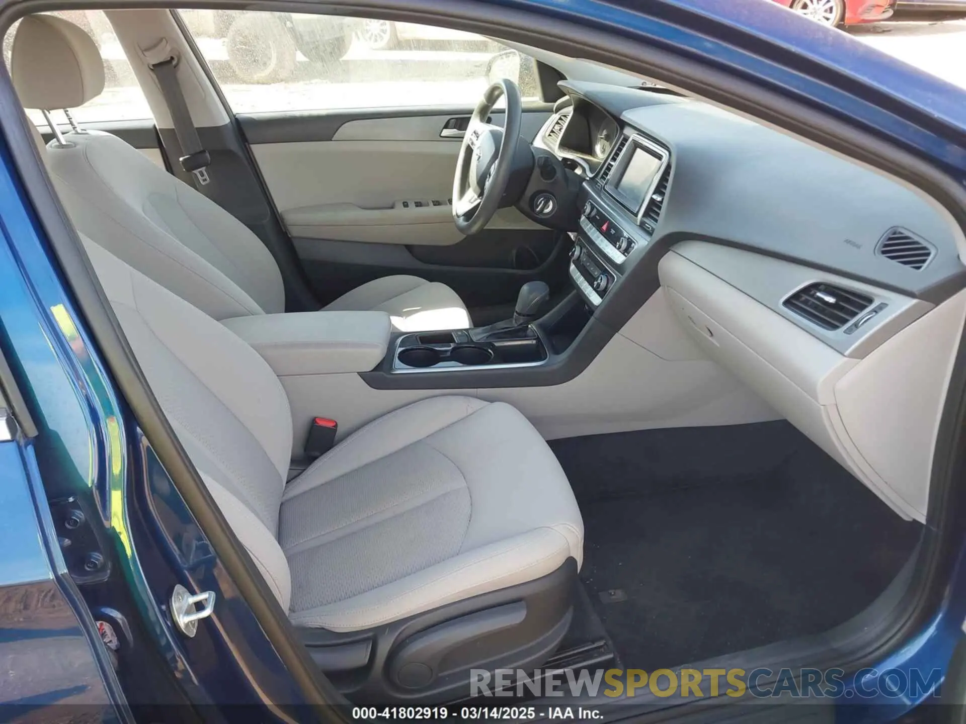5 Photograph of a damaged car 5NPE24AF9KH791676 HYUNDAI SONATA 2019
