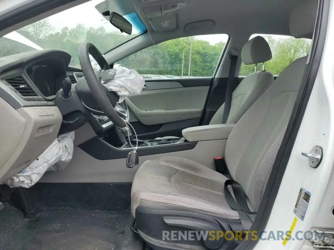 7 Photograph of a damaged car 5NPE24AF9KH805088 HYUNDAI SONATA 2019