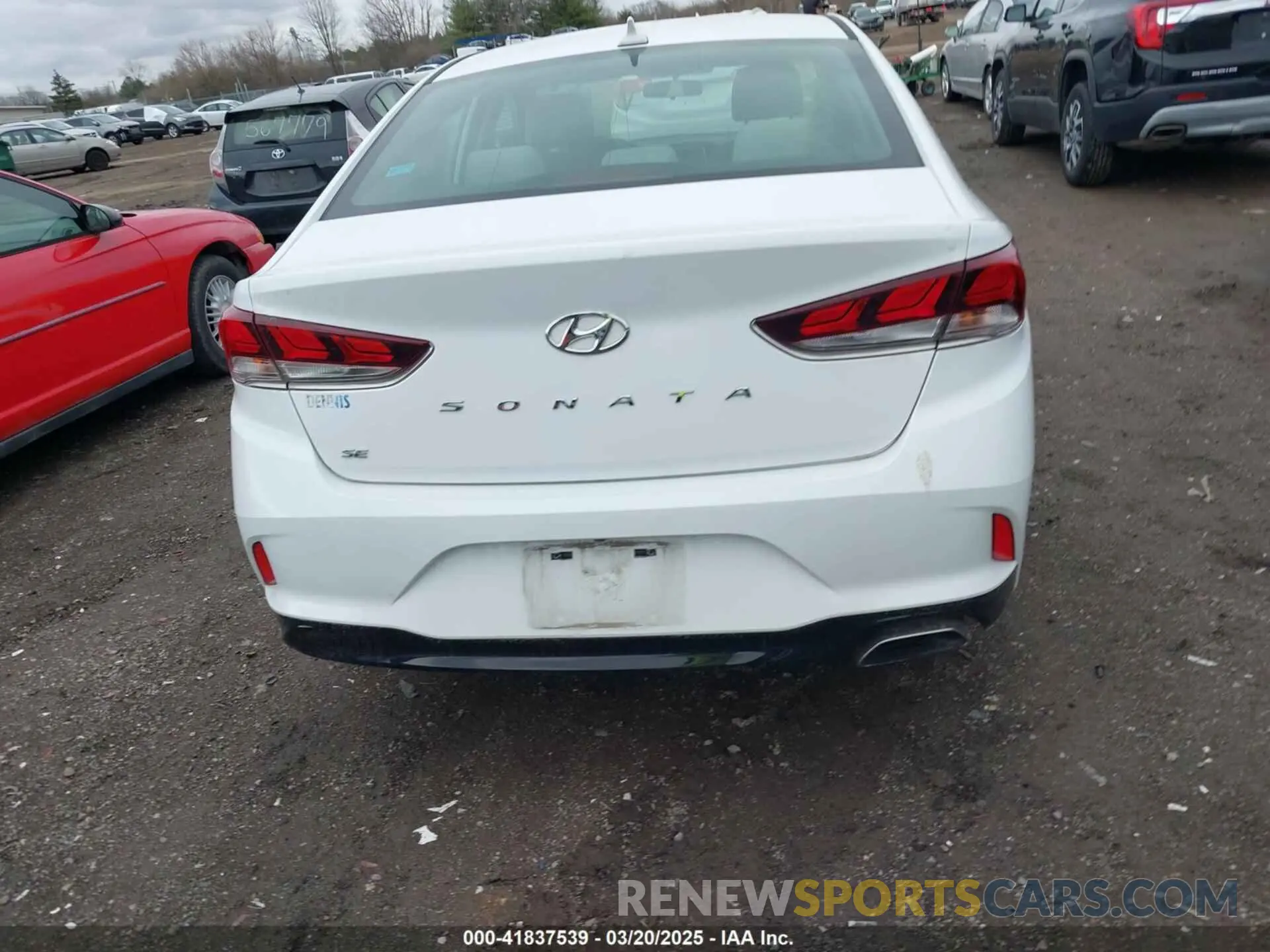 15 Photograph of a damaged car 5NPE24AFXKH730983 HYUNDAI SONATA 2019