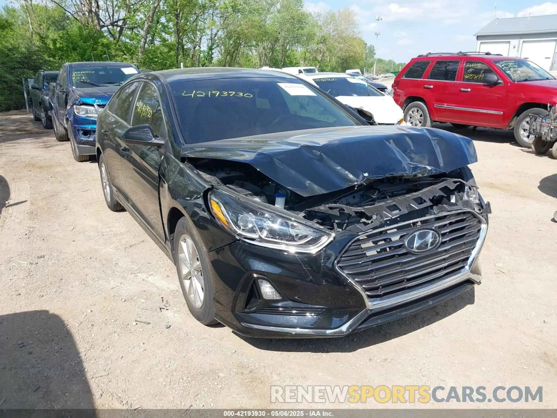 1 Photograph of a damaged car 5NPE24AFXKH760243 HYUNDAI SONATA 2019