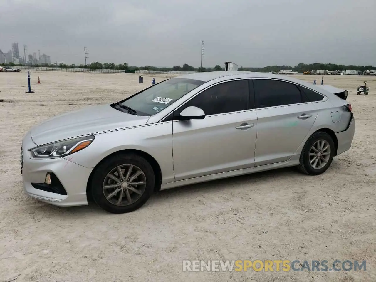 1 Photograph of a damaged car 5NPE24AFXKH766706 HYUNDAI SONATA 2019