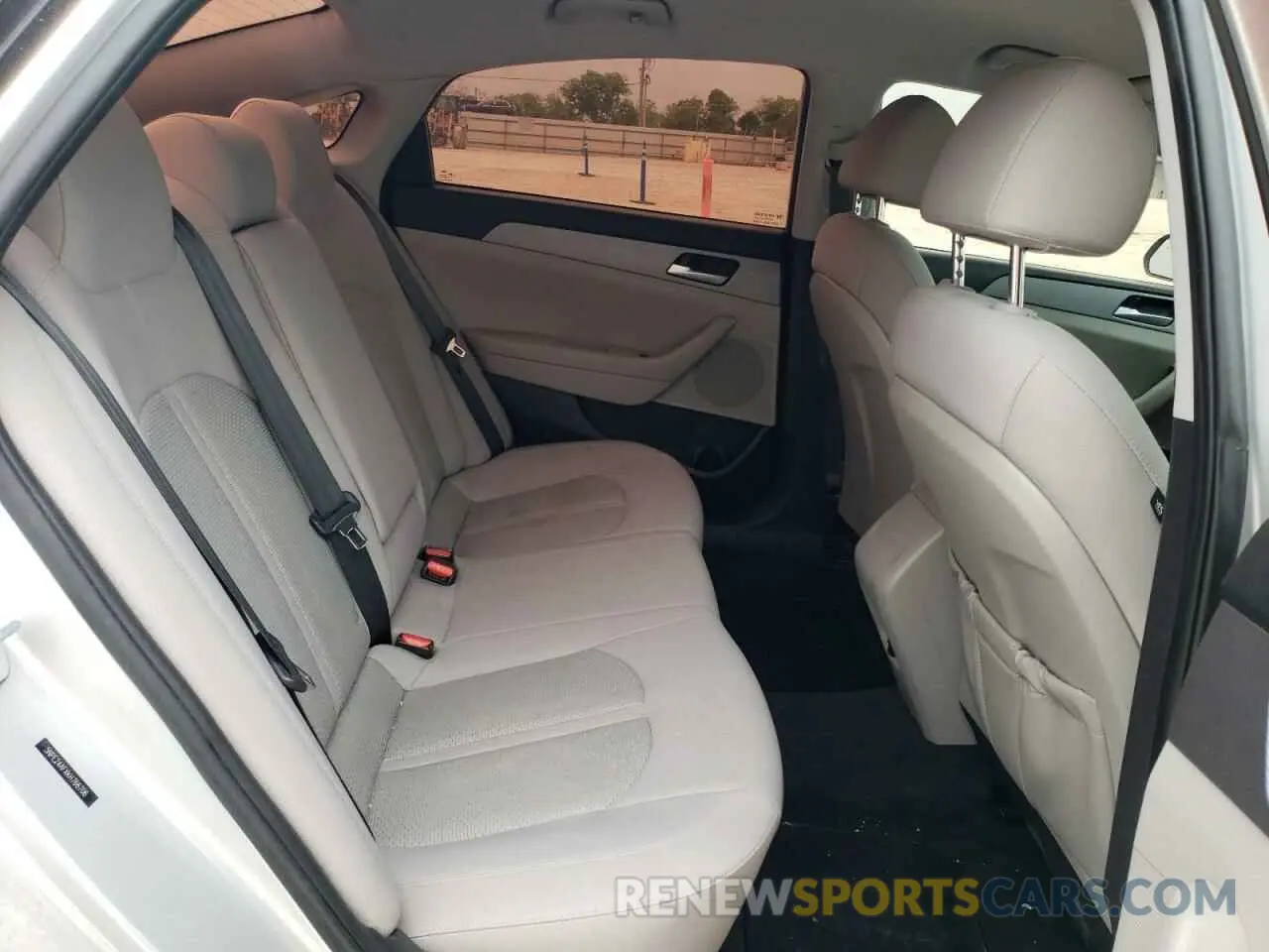 10 Photograph of a damaged car 5NPE24AFXKH766706 HYUNDAI SONATA 2019