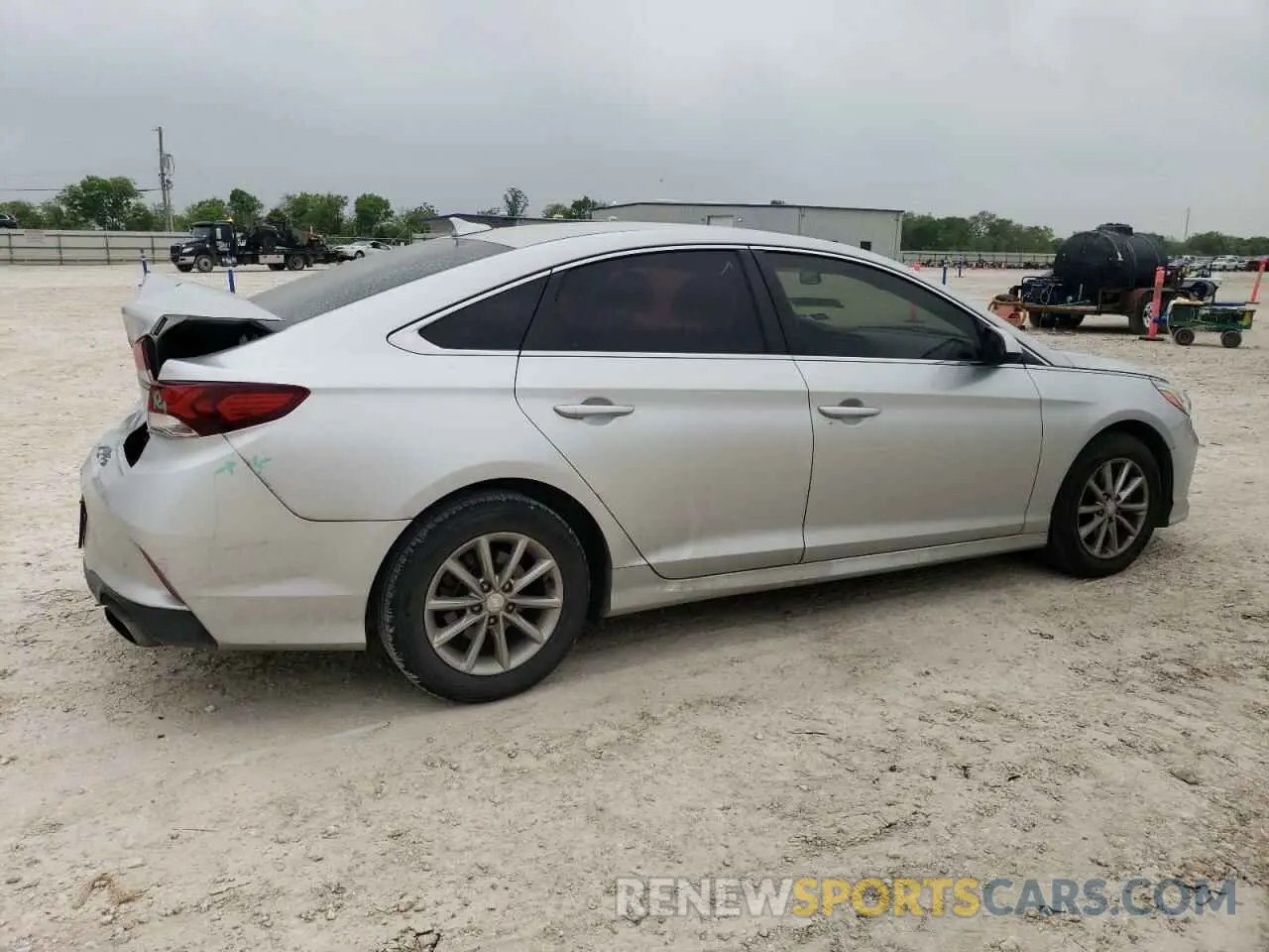 3 Photograph of a damaged car 5NPE24AFXKH766706 HYUNDAI SONATA 2019
