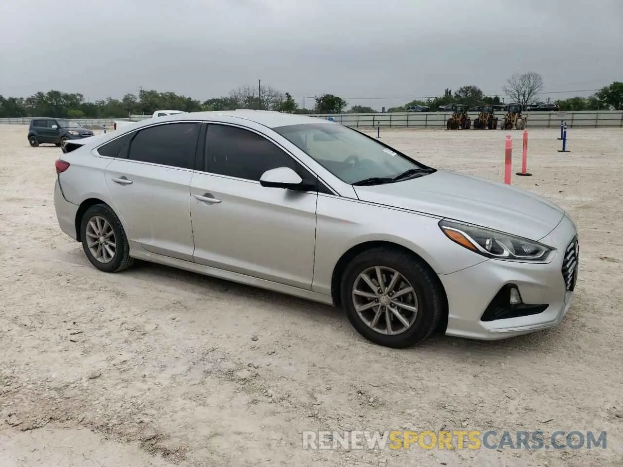 4 Photograph of a damaged car 5NPE24AFXKH766706 HYUNDAI SONATA 2019