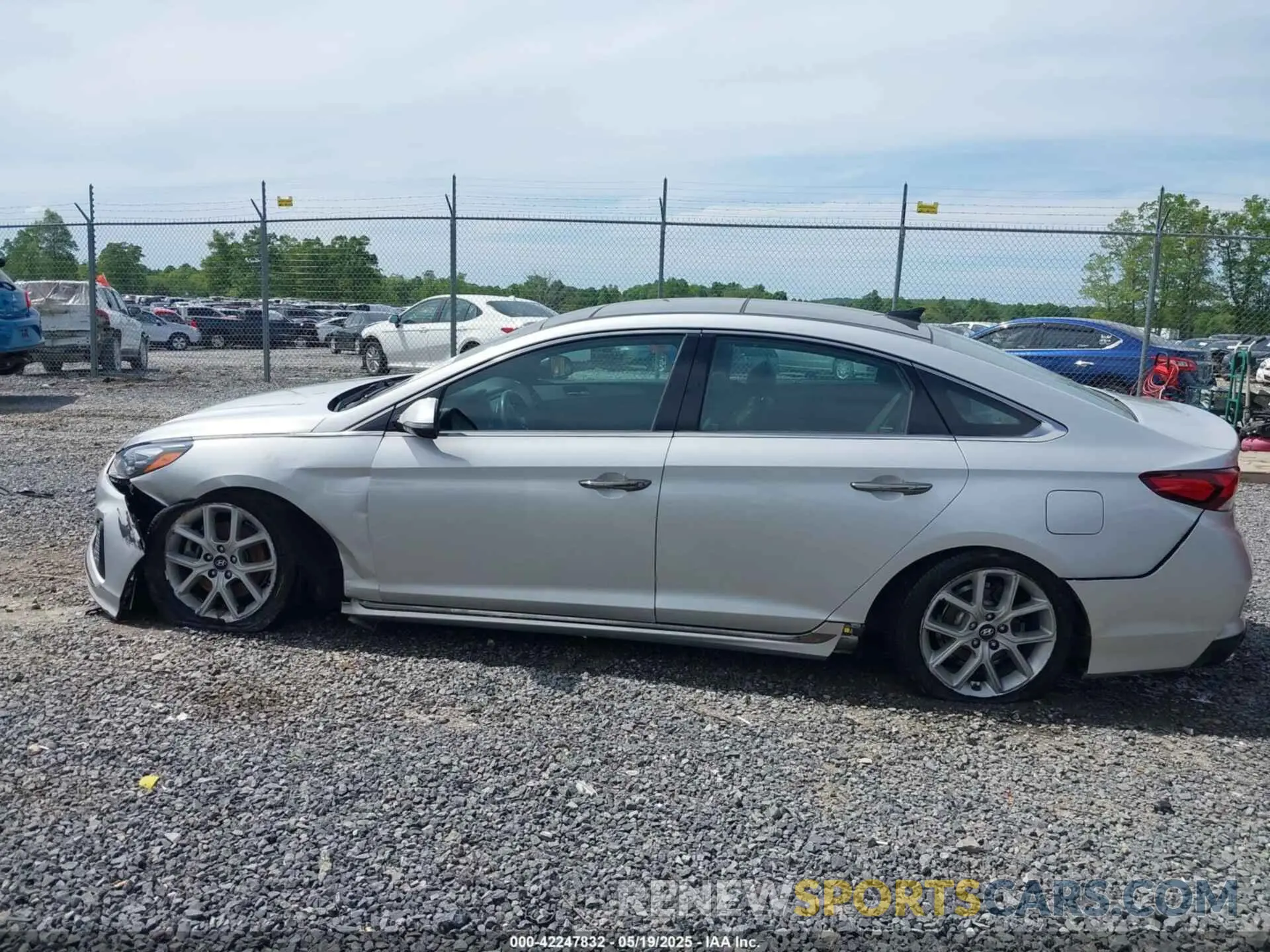 13 Photograph of a damaged car 5NPE34AB1KH757578 HYUNDAI SONATA 2019