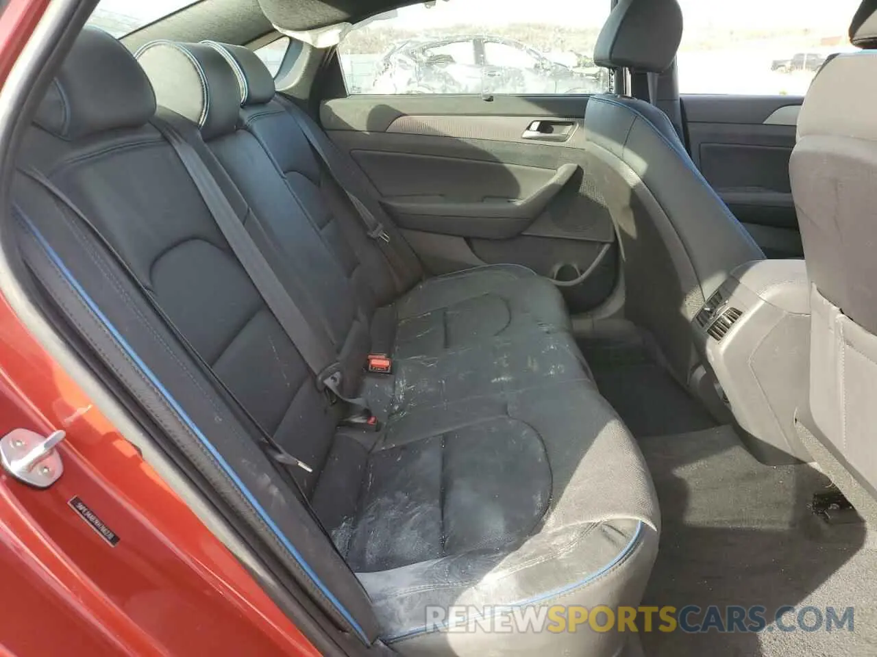 11 Photograph of a damaged car 5NPE34AB7KH766270 HYUNDAI SONATA 2019