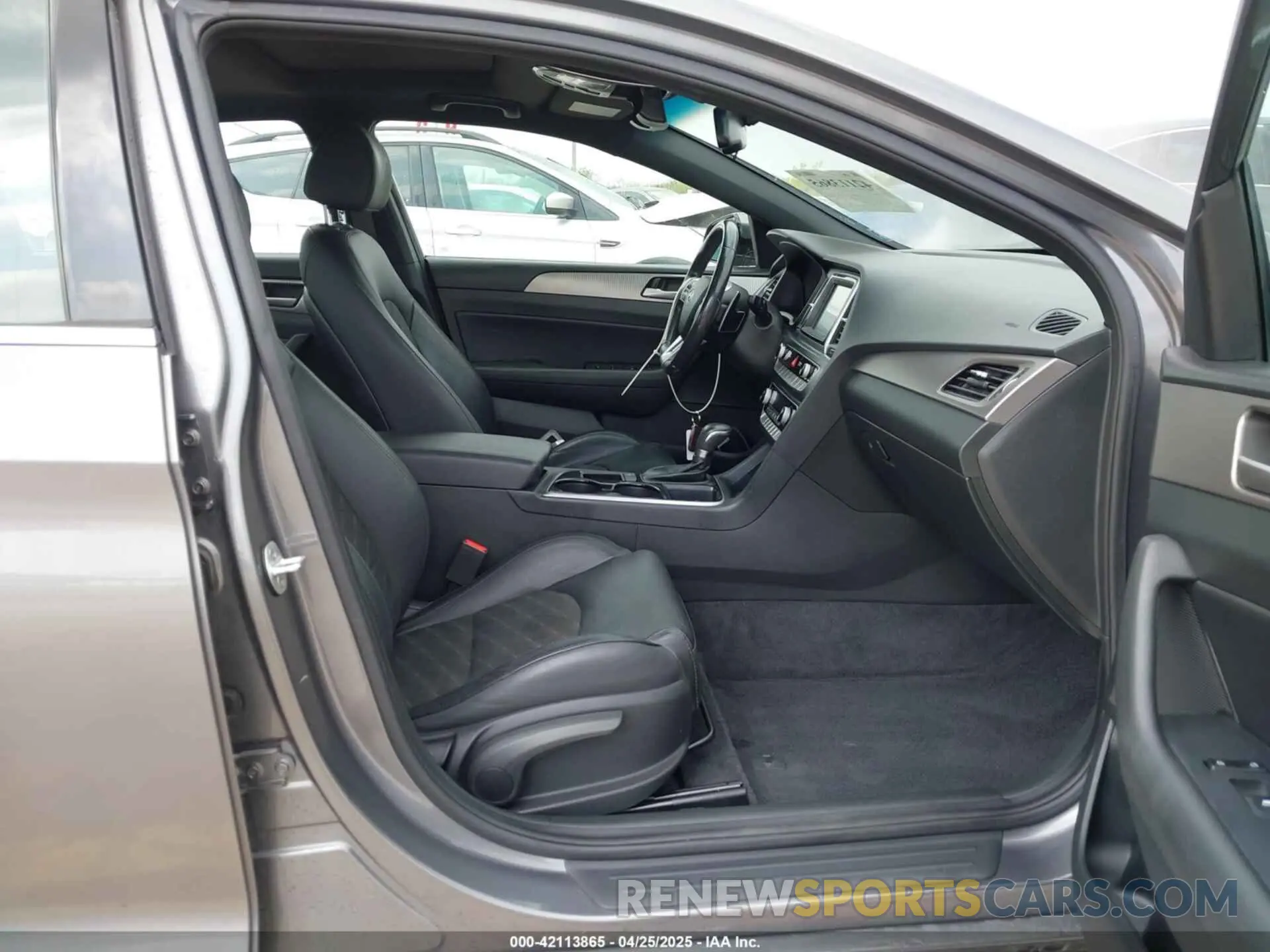 5 Фотография поврежденного автомобиля 5NPE34AF0KH821810 HYUNDAI SONATA 2019