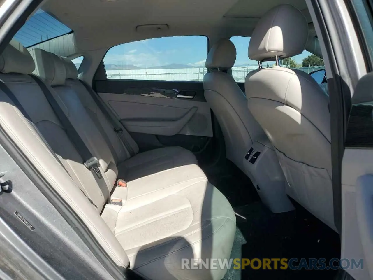 11 Photograph of a damaged car 5NPE34AF1KH753274 HYUNDAI SONATA 2019
