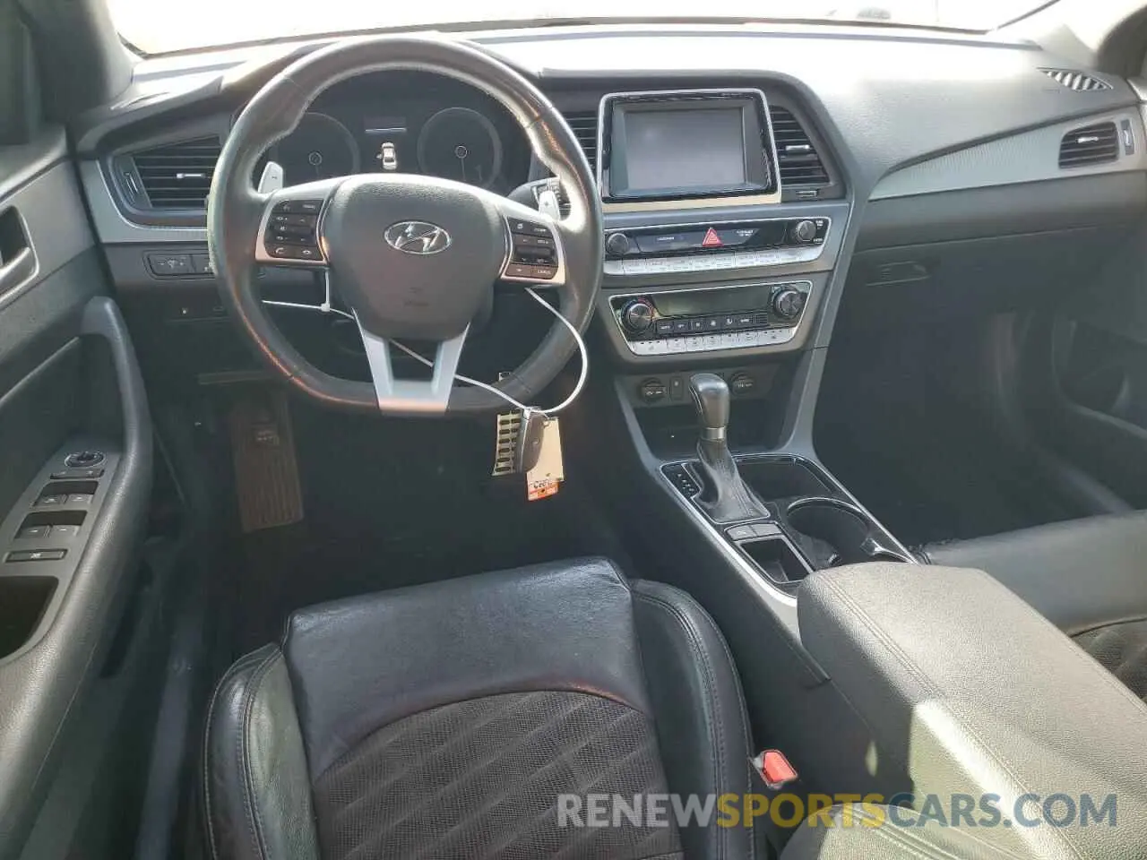 8 Photograph of a damaged car 5NPE34AF1KH808869 HYUNDAI SONATA 2019
