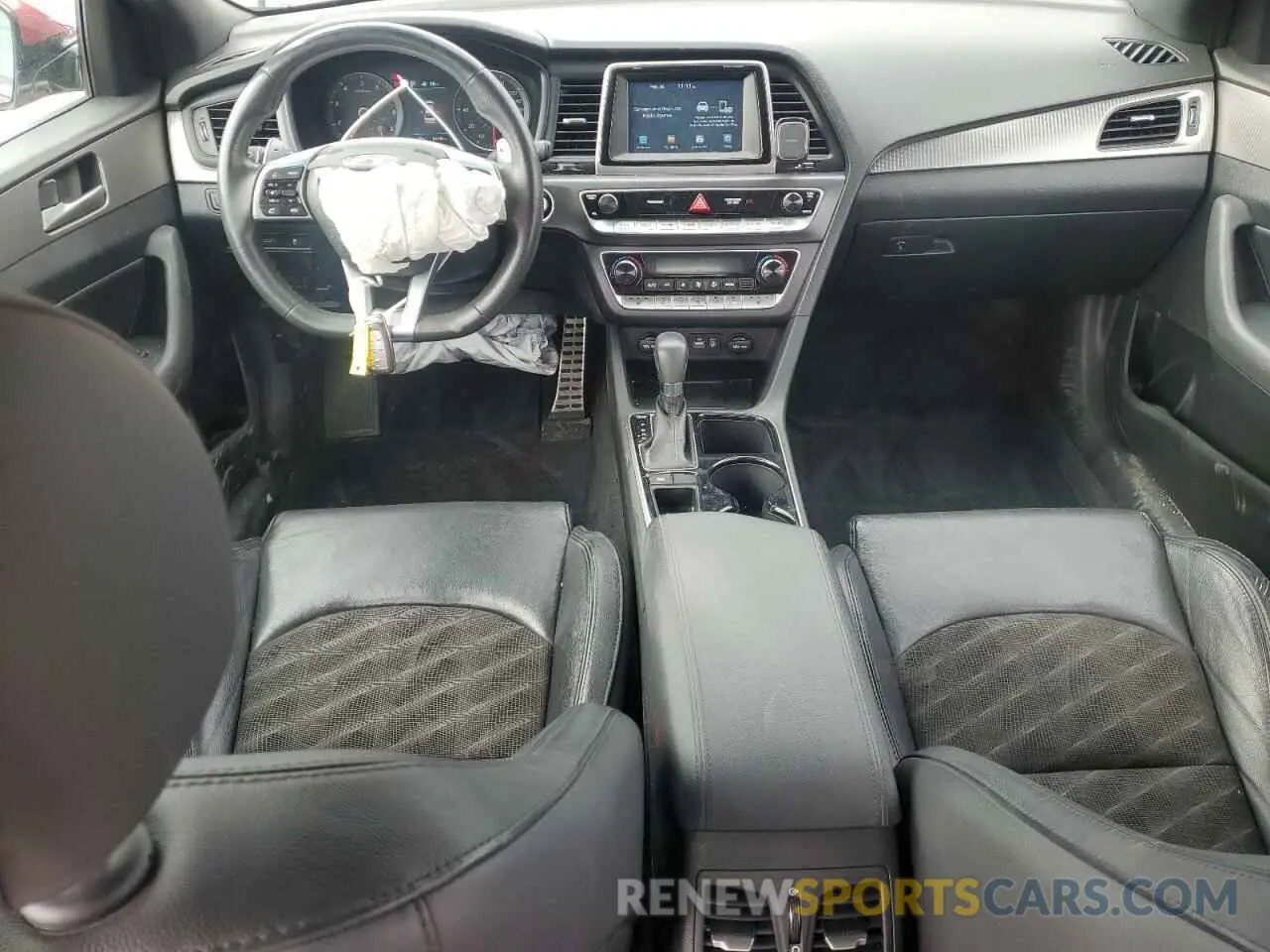 8 Photograph of a damaged car 5NPE34AF1KH818348 HYUNDAI SONATA 2019