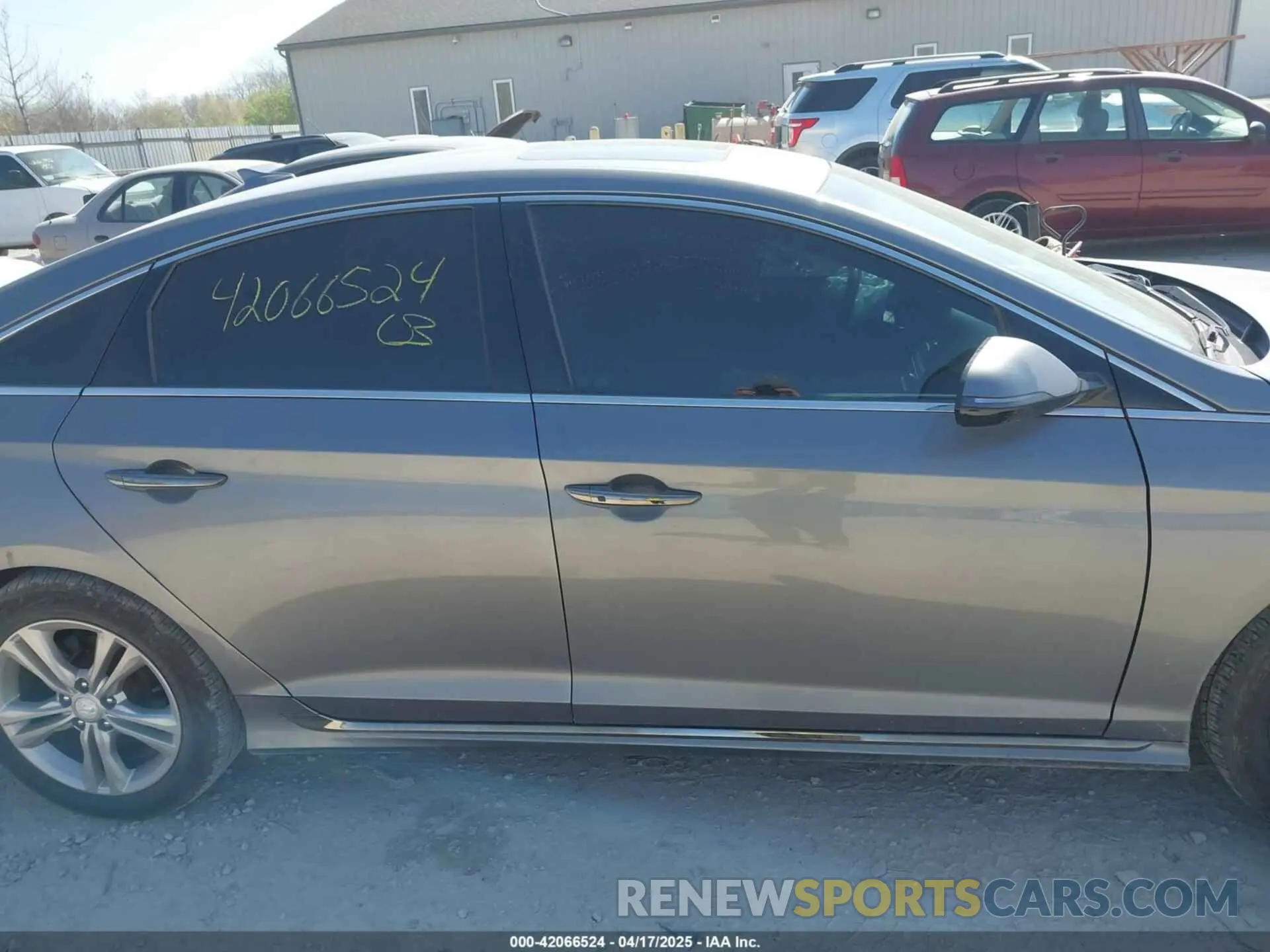 13 Photograph of a damaged car 5NPE34AF2KH737813 HYUNDAI SONATA 2019