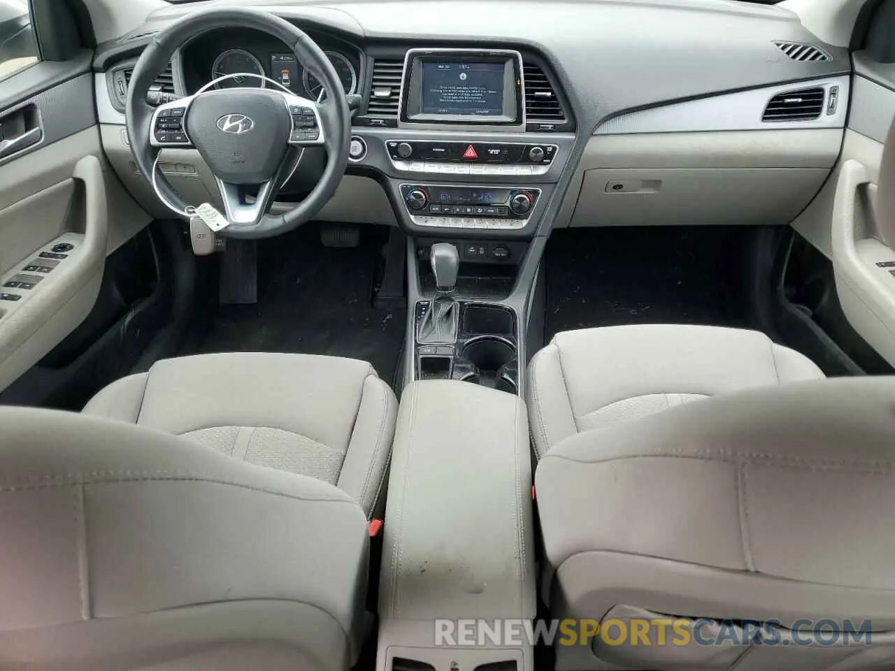8 Photograph of a damaged car 5NPE34AF2KH752991 HYUNDAI SONATA 2019
