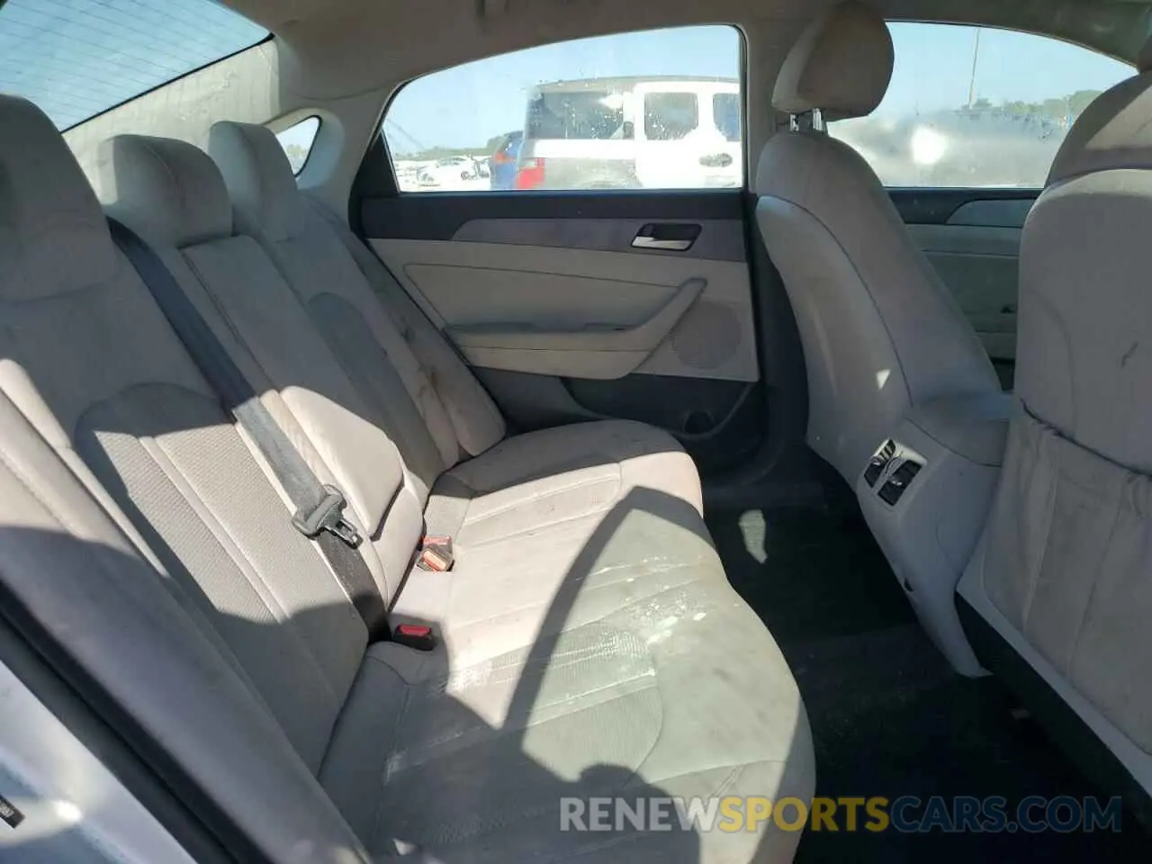 10 Photograph of a damaged car 5NPE34AF2KH773887 HYUNDAI SONATA 2019